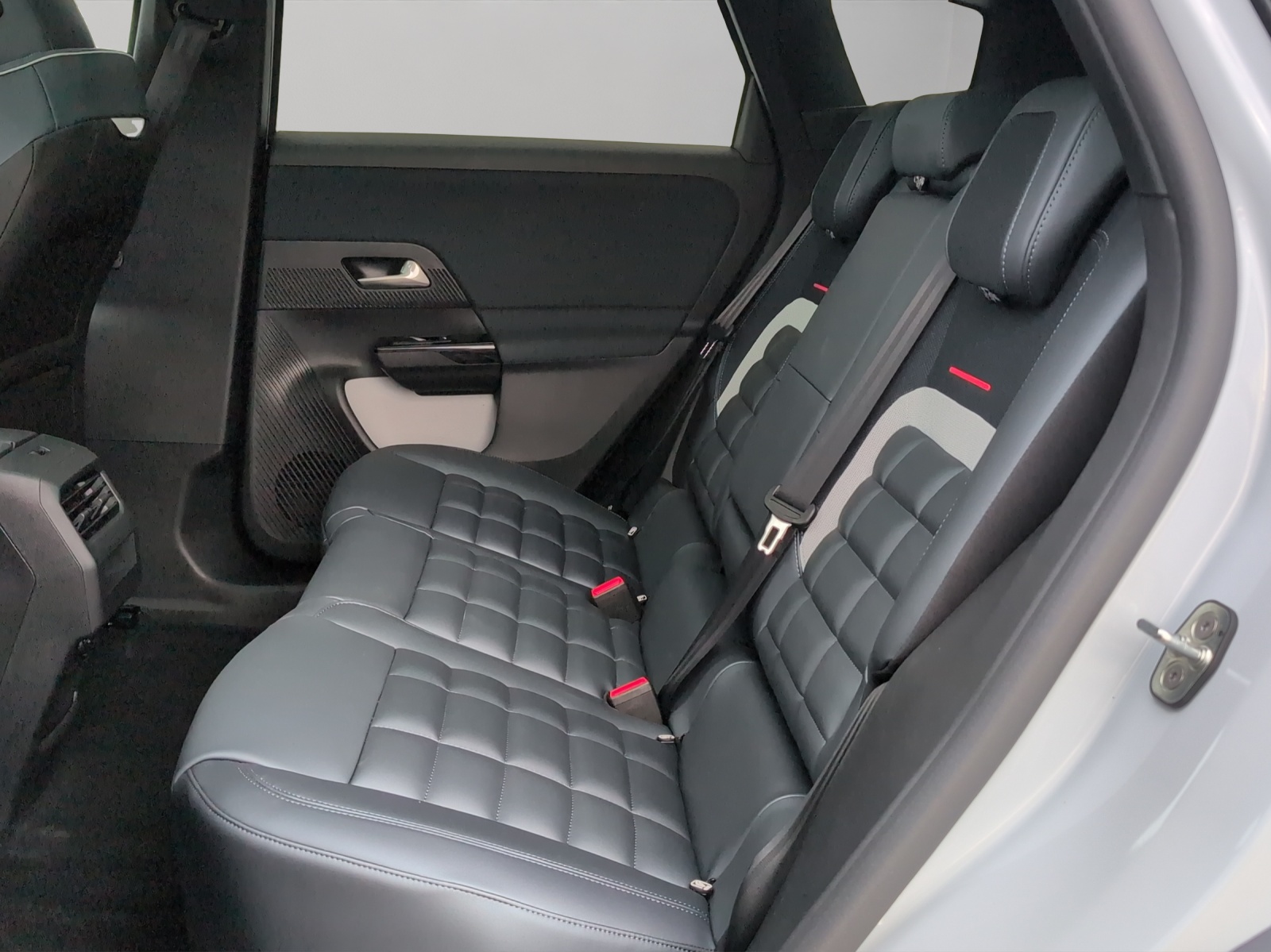 CITROEN C5 Aircross 1.2 HEV Max Automat / Panorama-Glasschiebedach elektrisch / Grip Control / Eintauschprämie Juni 1'500.--image-13