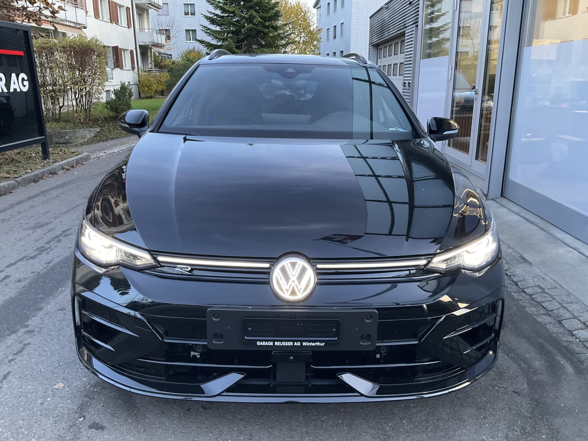 VW Golf Variant R 2.0 TSI 333PS 4 MOTION *** FACELIFT MIT TOPAUSSTATTUNG ***-showroom-element-1