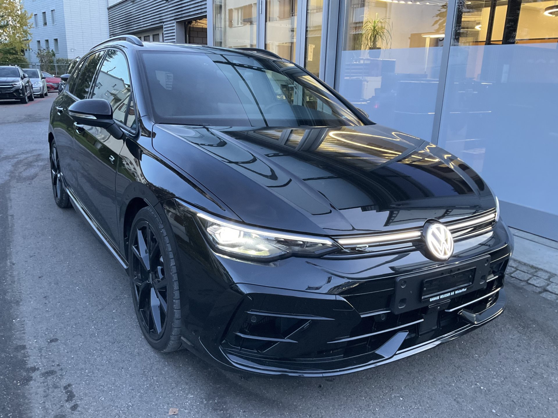 VW Golf Variant R 2.0 TSI 333PS 4 MOTION *** FACELIFT MIT TOPAUSSTATTUNG ***-showroom-element-2