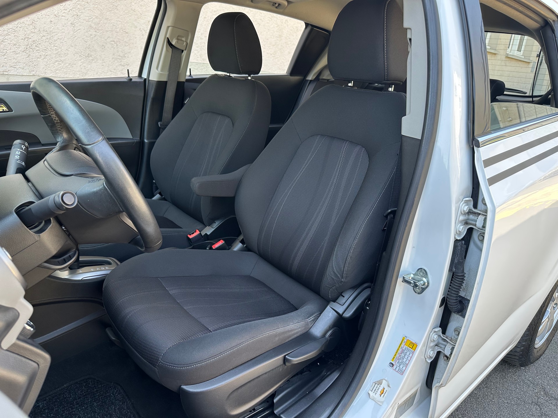 CHEVROLET AVEO 1.4 Automat-image-12