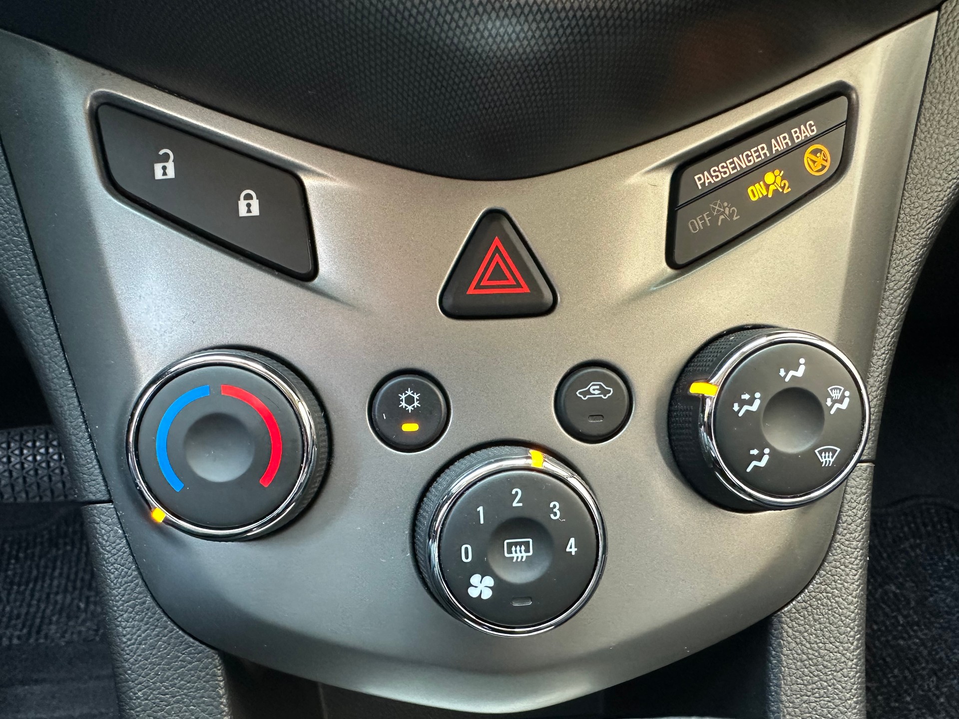 CHEVROLET AVEO 1.4 Automat-image-22