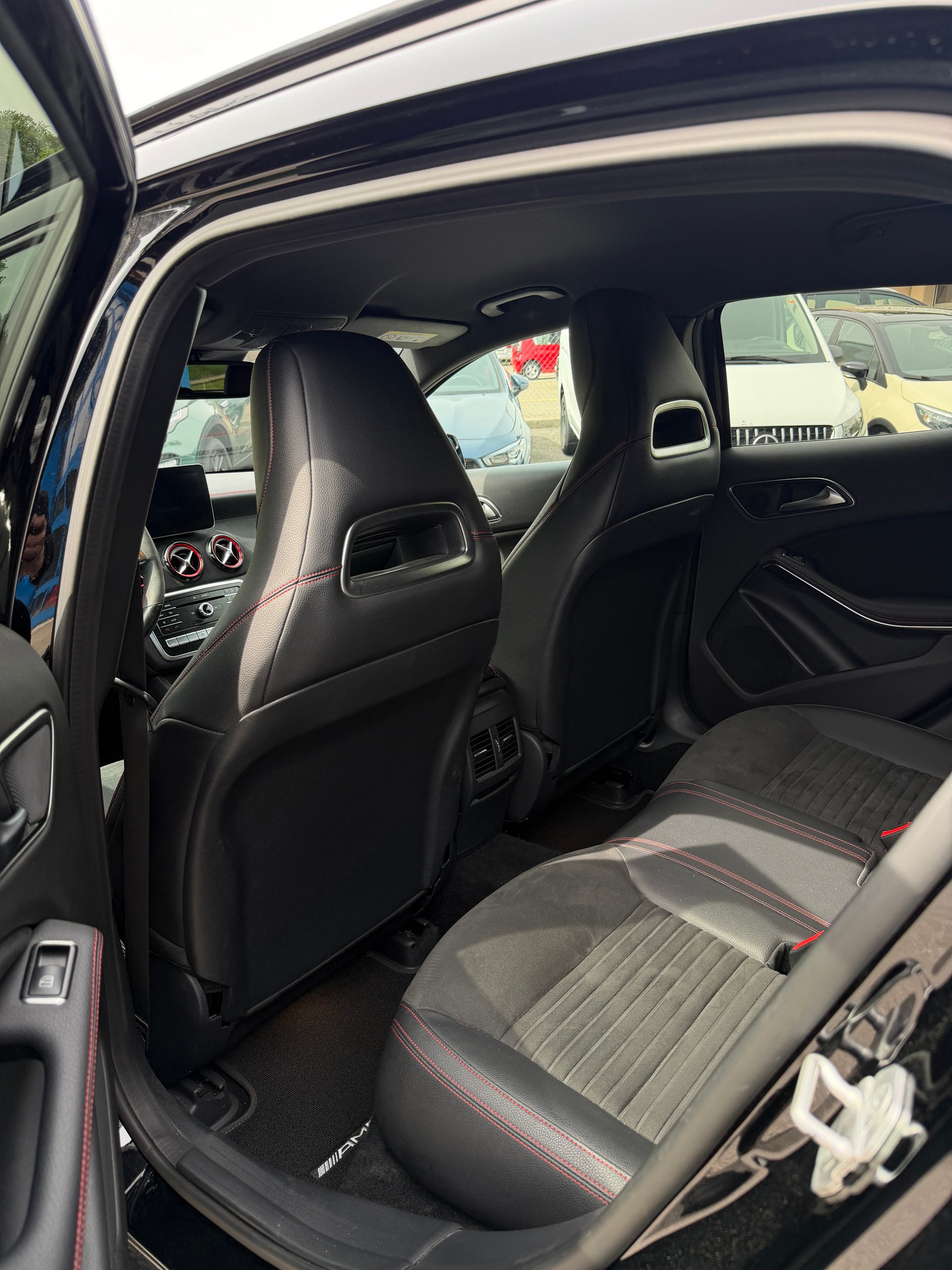 MERCEDES-BENZ GLA 45 AMG 4Matic 7G-DCT-image-8
