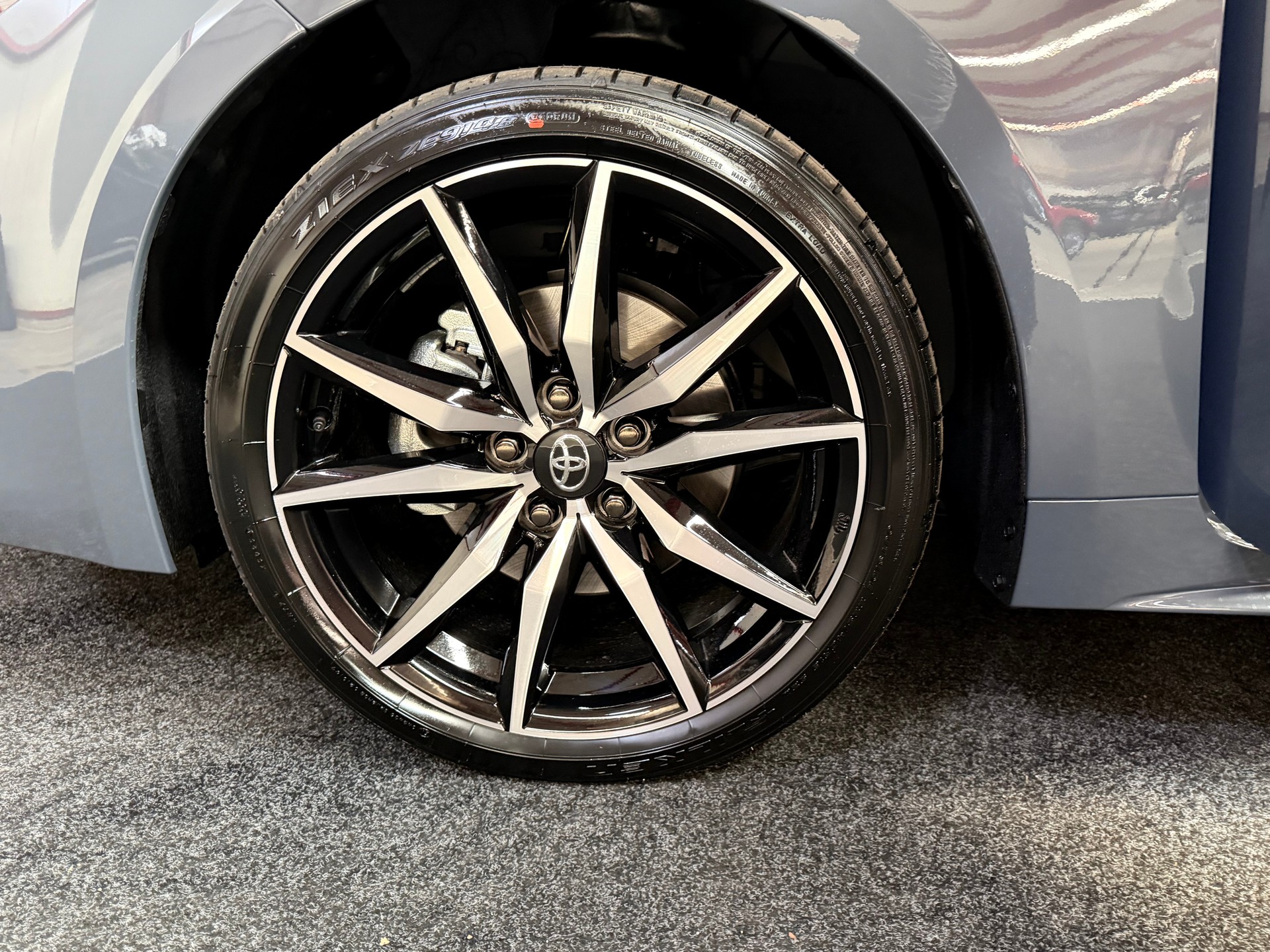TOYOTA Corolla Touring Sports 2.0 HSD GR Sport e-CVT-image-13