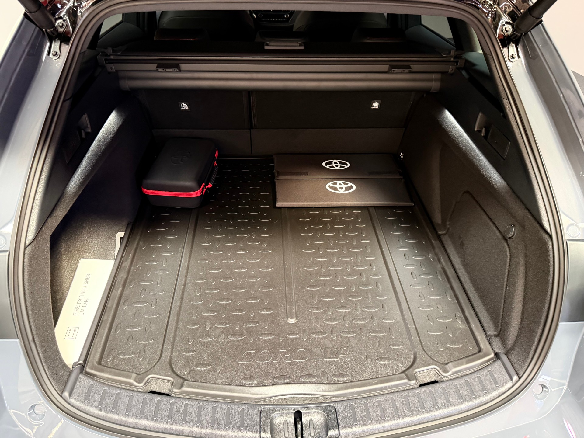 TOYOTA Corolla Touring Sports 2.0 HSD GR Sport e-CVT-image-10
