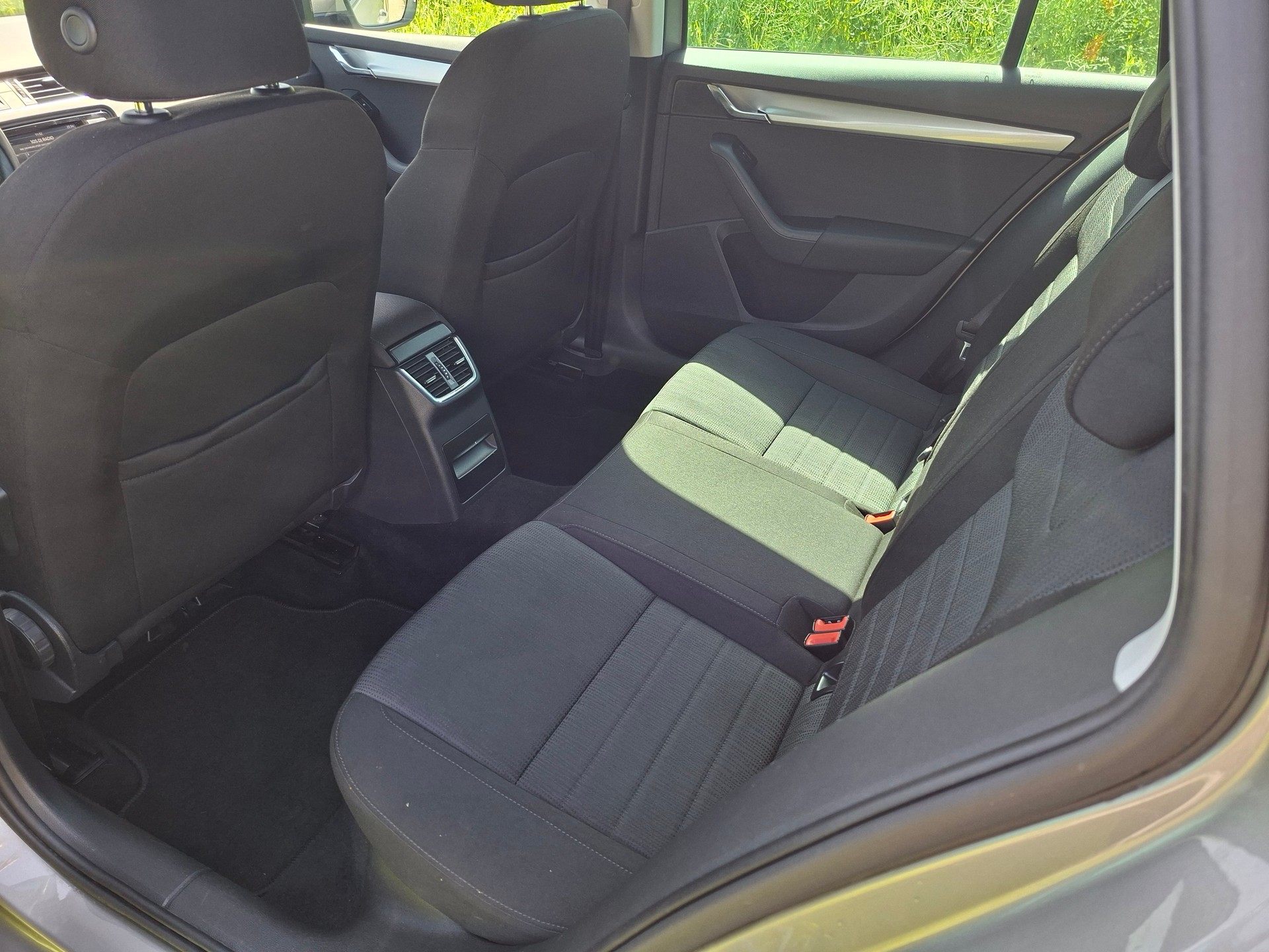 SKODA Octavia Combi 1.8 TSI Style 4x4 DSG-image-12
