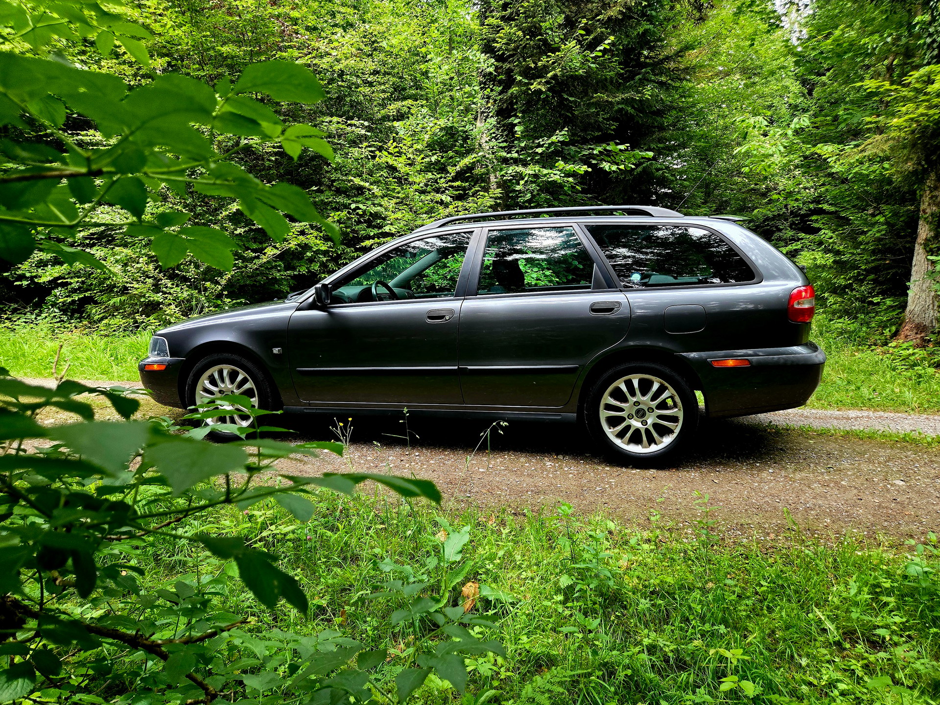 VOLVO V40 2.0T Nordic-image-1