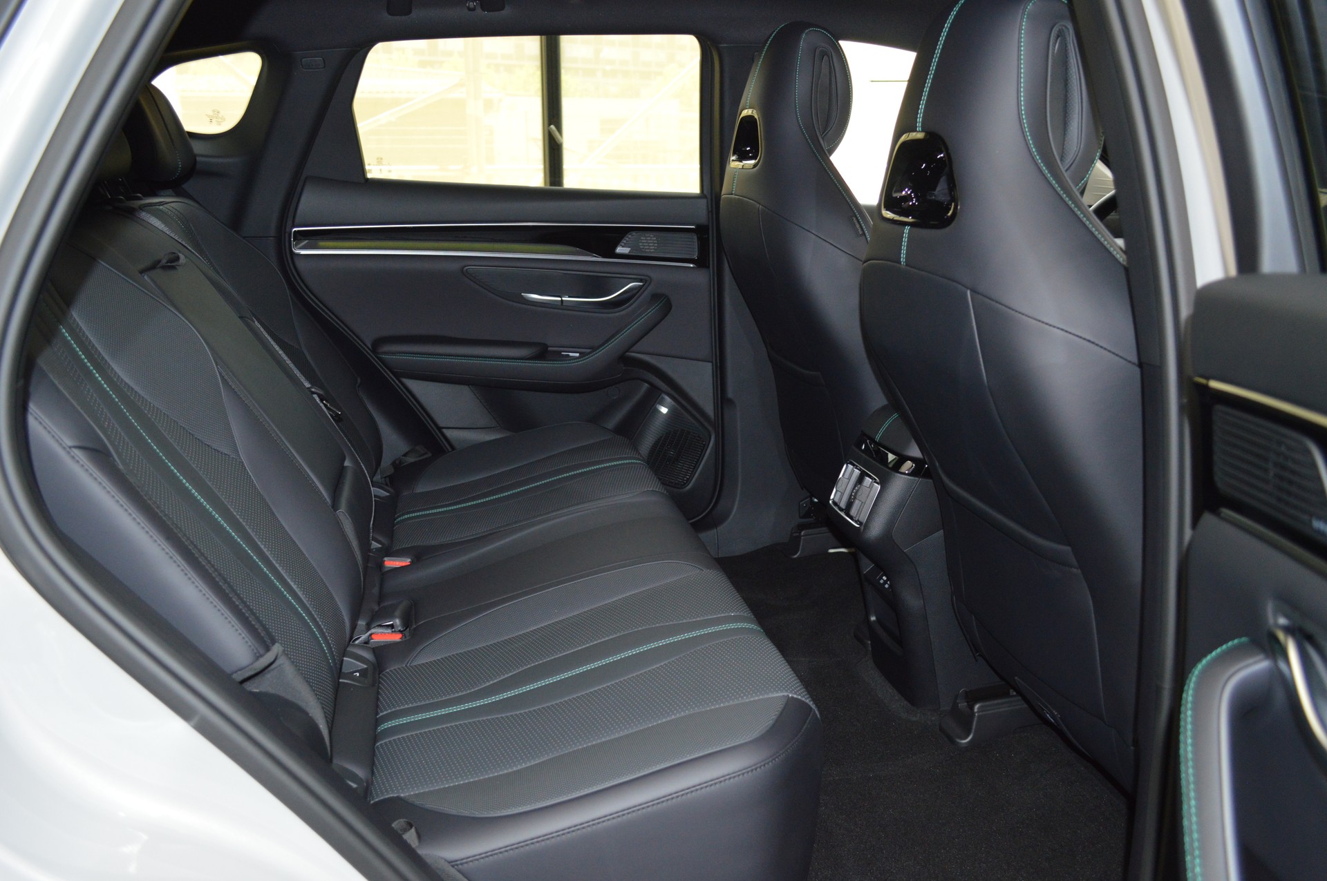 BYD Seal U DM-i Design AWD-image-9
