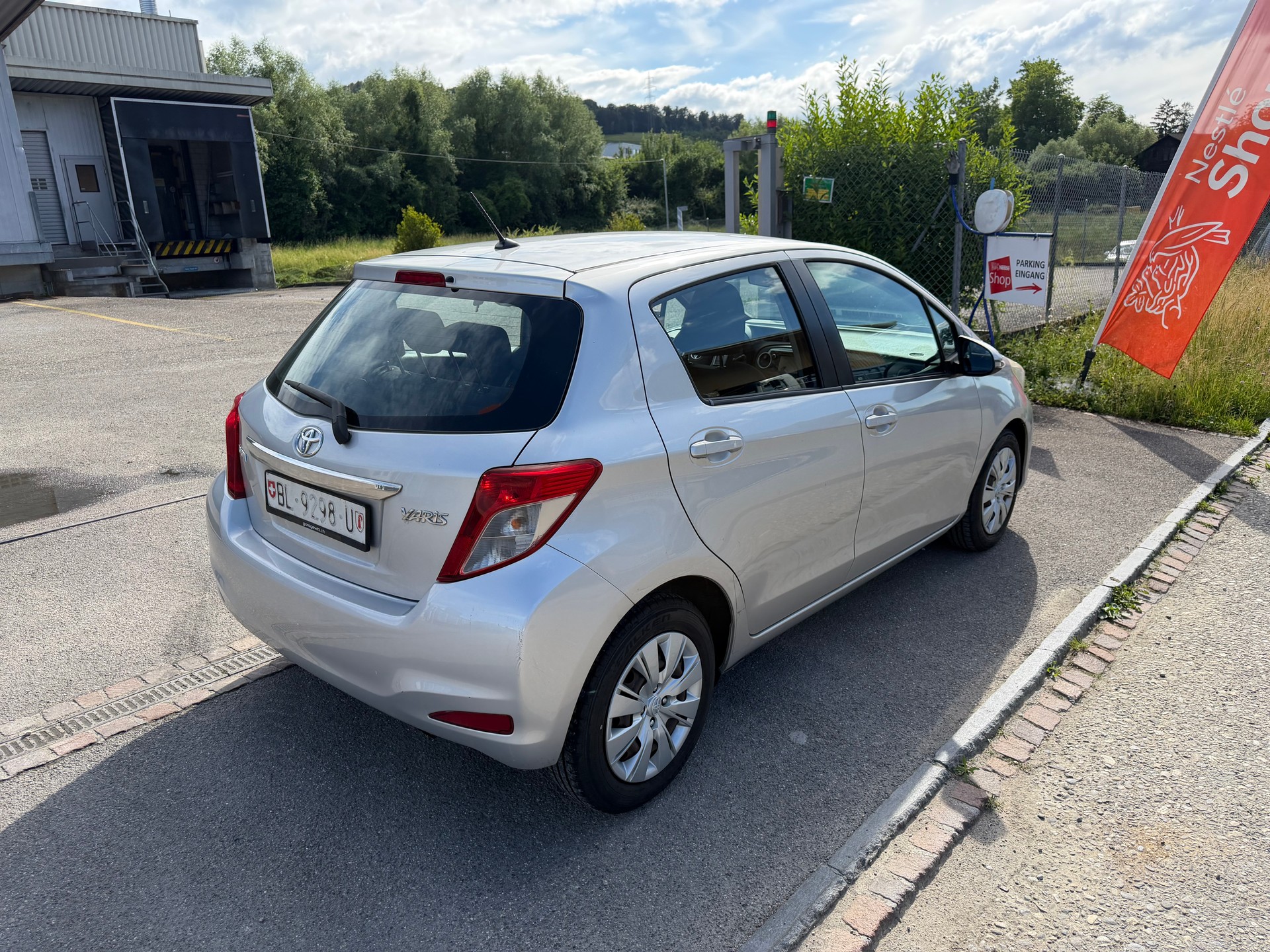 TOYOTA Yaris 1.33 Luna-image-2
