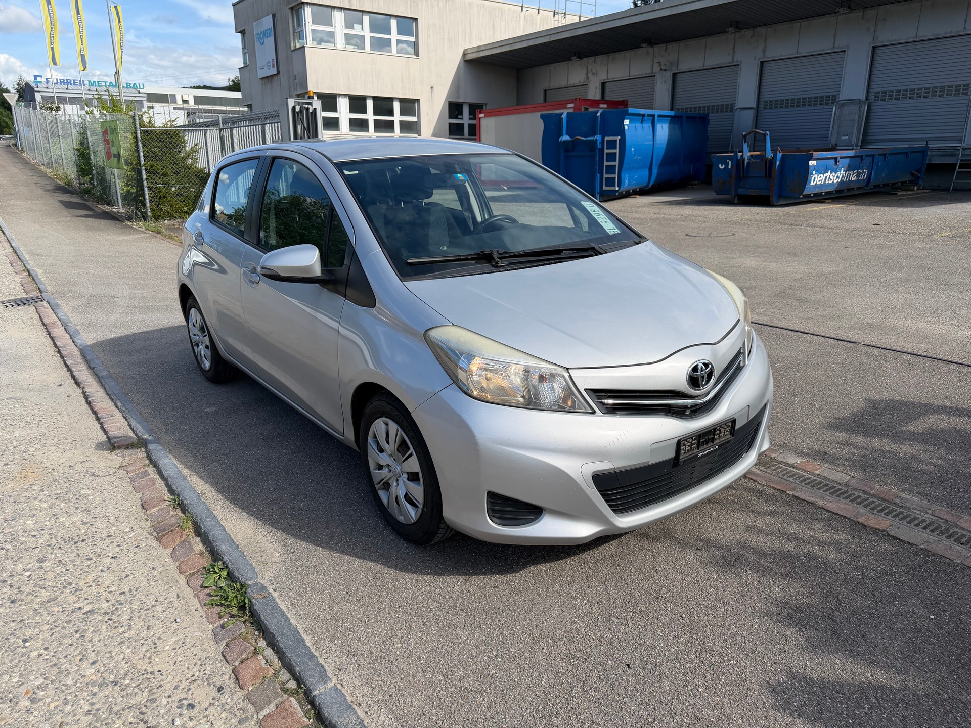 TOYOTA Yaris 1.33 Luna-image-3