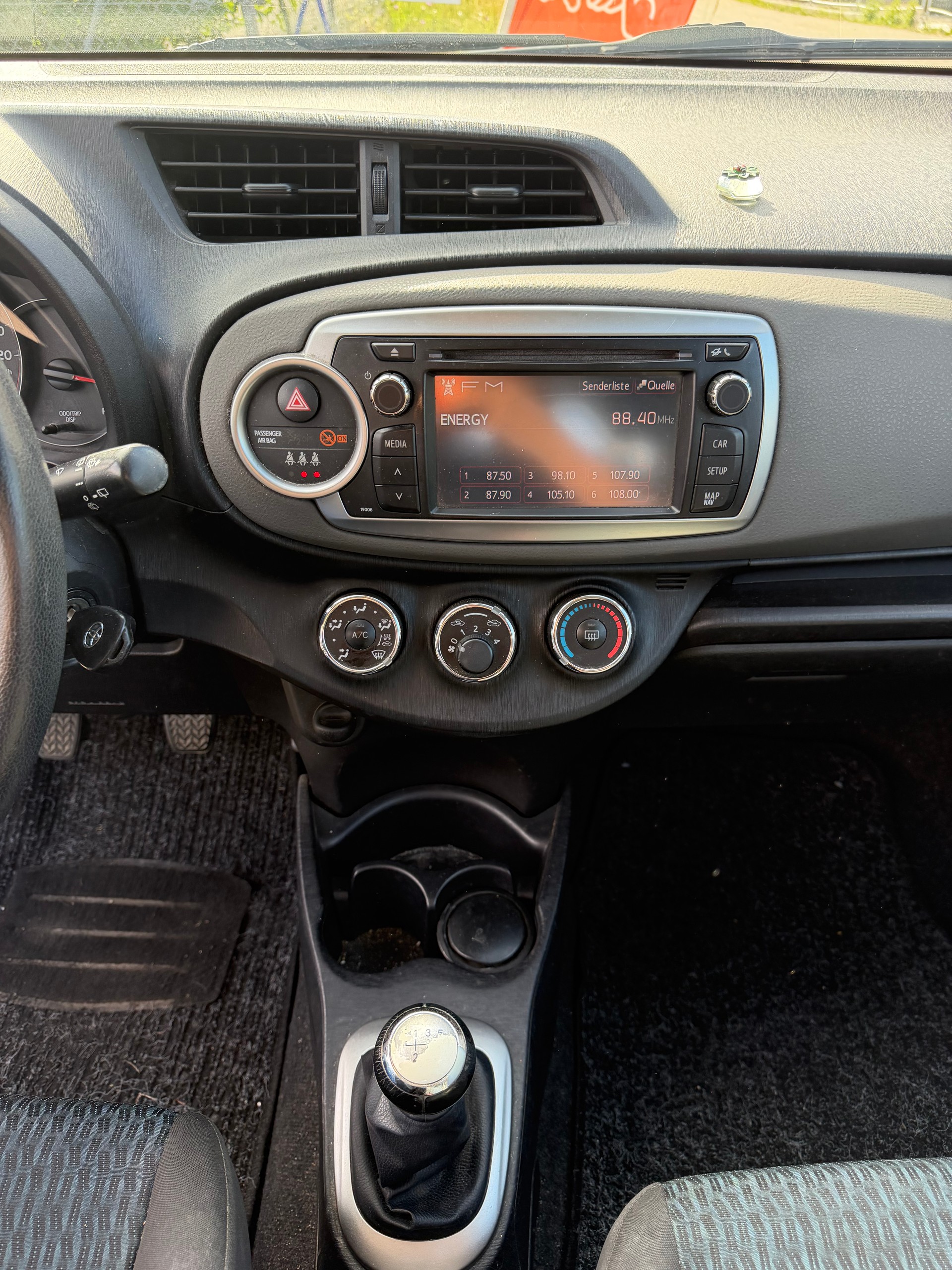 TOYOTA Yaris 1.33 Luna-image-5