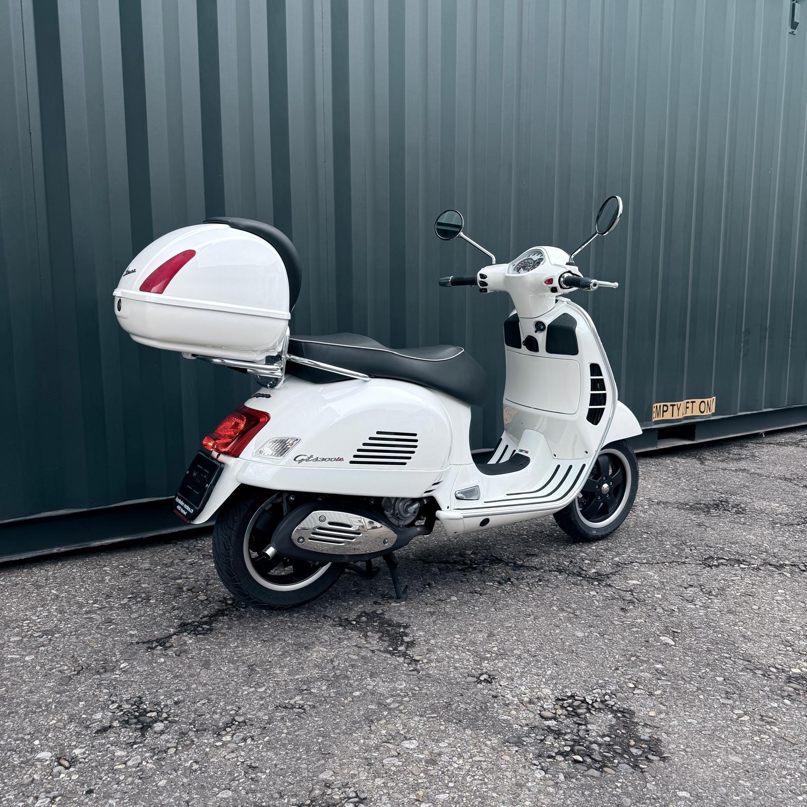 PIAGGIO Vespa GTS Super 300 i.e Sport-image-3