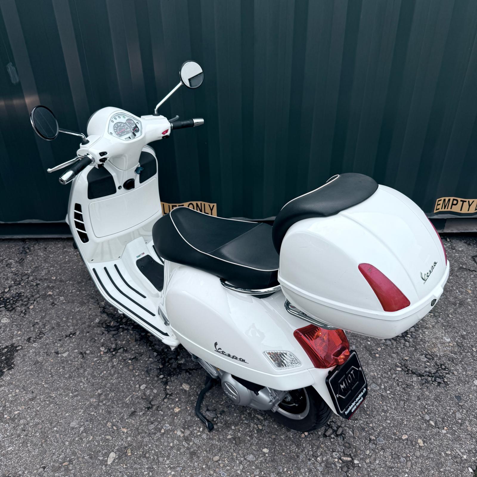 PIAGGIO Vespa GTS Super 300 i.e Sport-image-9