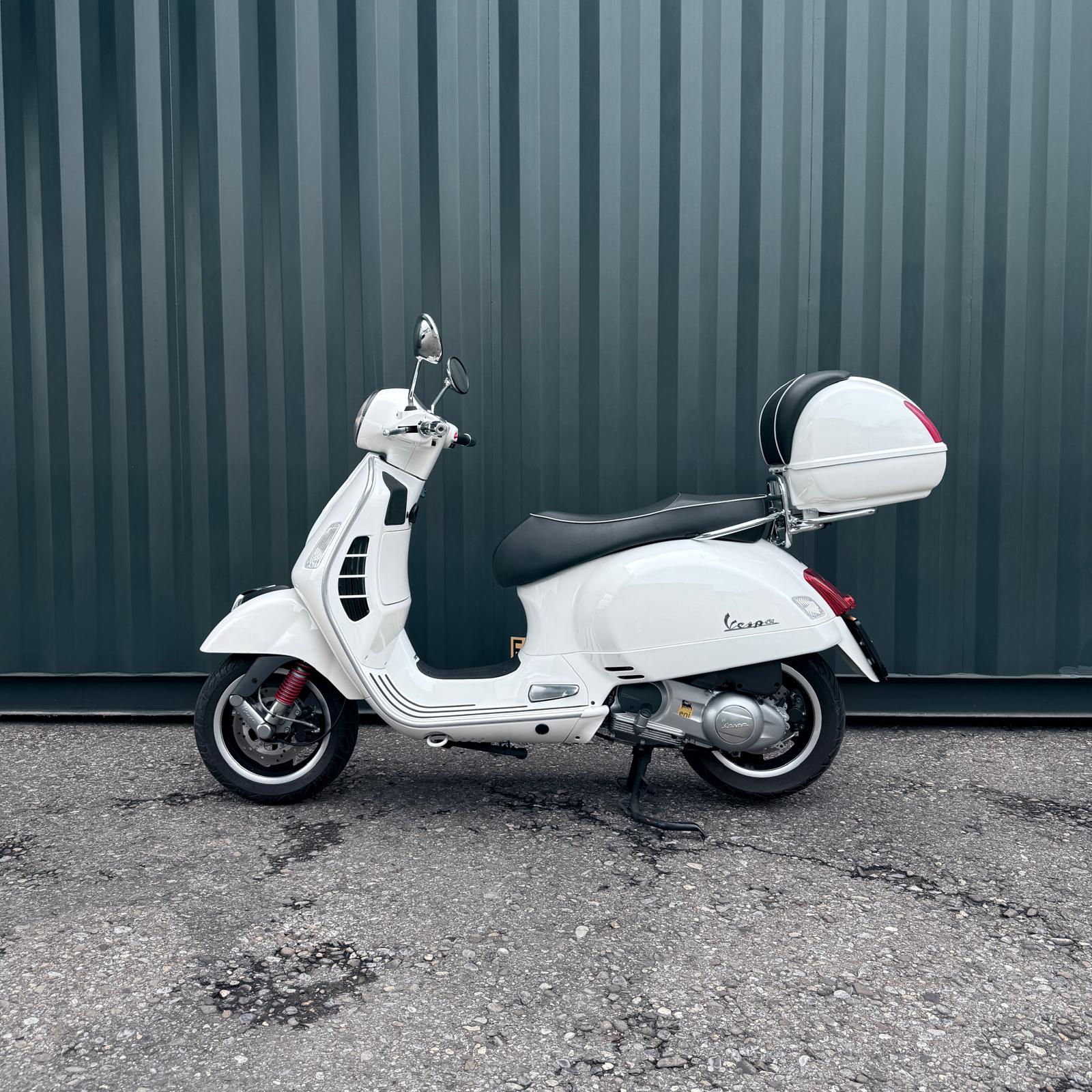 PIAGGIO Vespa GTS Super 300 i.e Sport-image-0