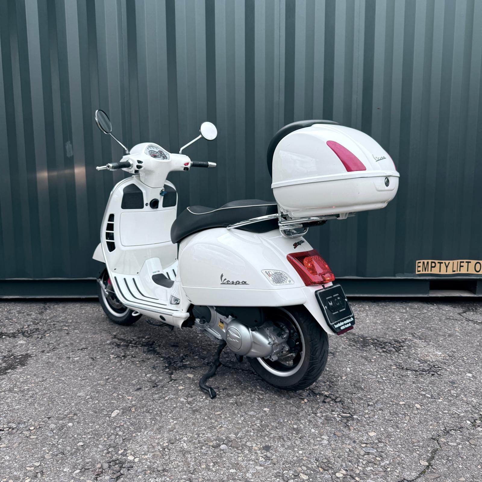 PIAGGIO Vespa GTS Super 300 i.e Sport-image-4