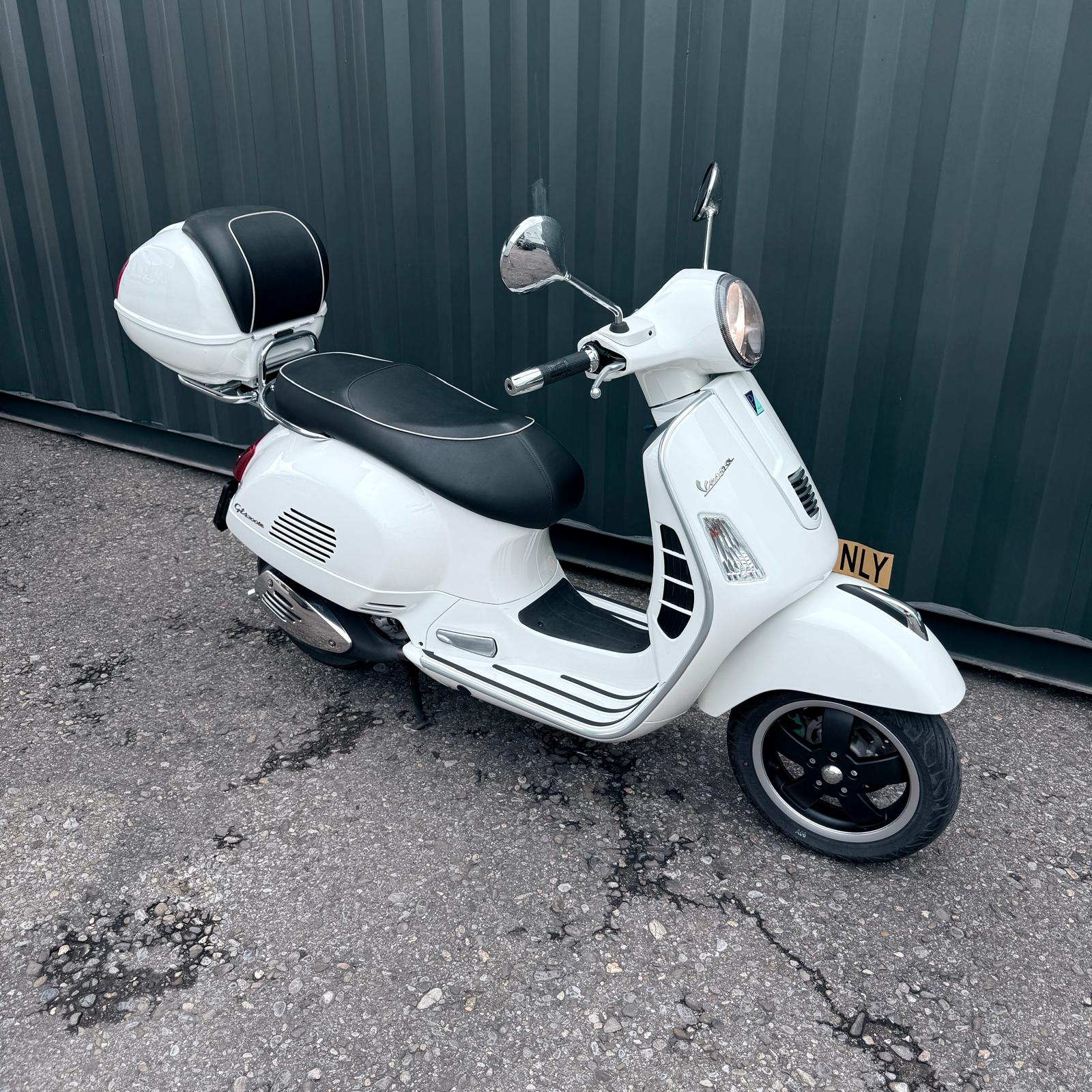 PIAGGIO Vespa GTS Super 300 i.e Sport-image-5