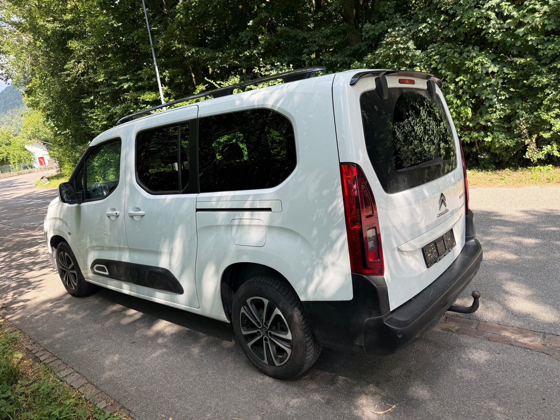 CITROEN Berlingo XL 1.2i PureTech Feel Pack EAT8-image-5