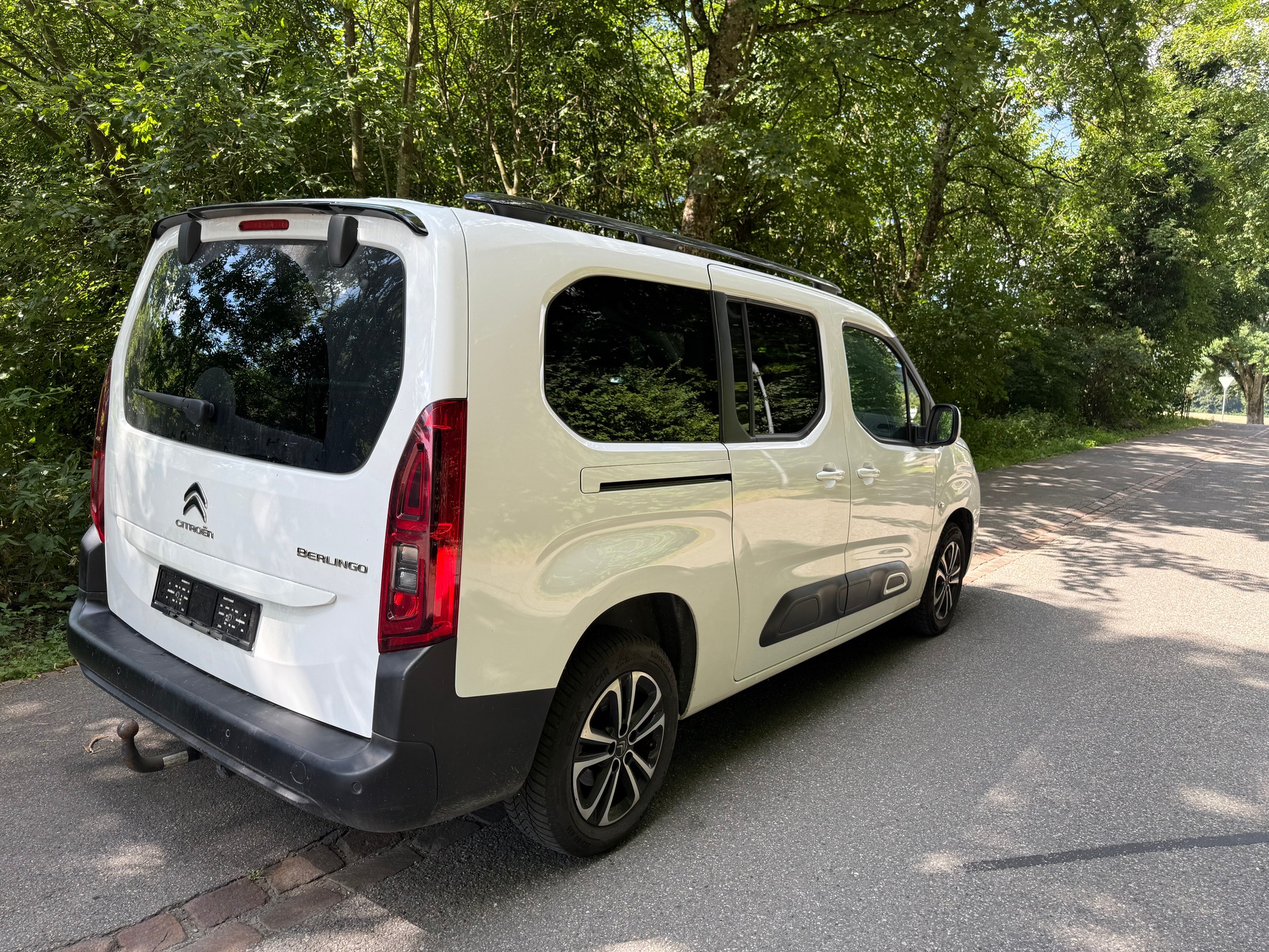 CITROEN Berlingo XL 1.2i PureTech Feel Pack EAT8-image-4