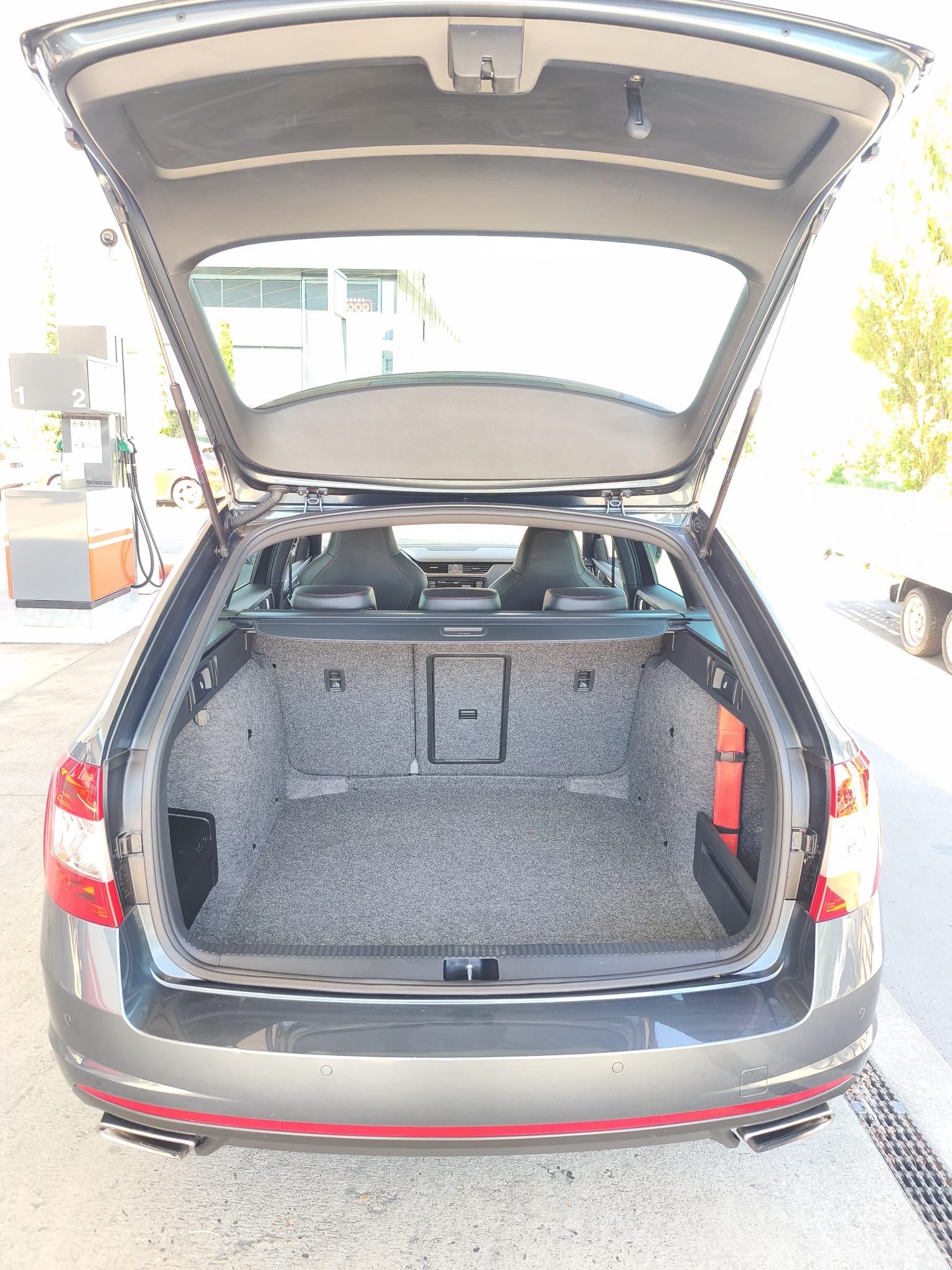 SKODA Octavia Combi 2.0 TSI RS DSG-image-15