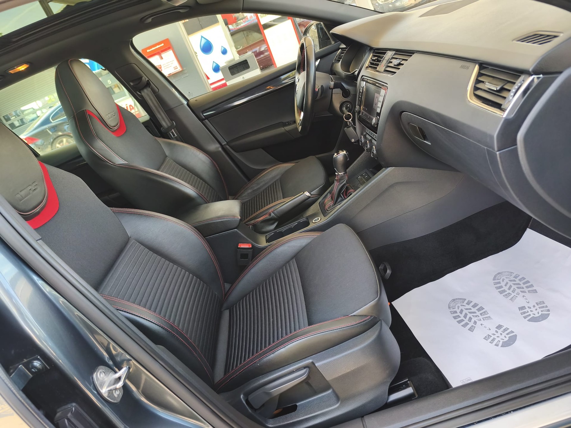 SKODA Octavia Combi 2.0 TSI RS DSG-image-14