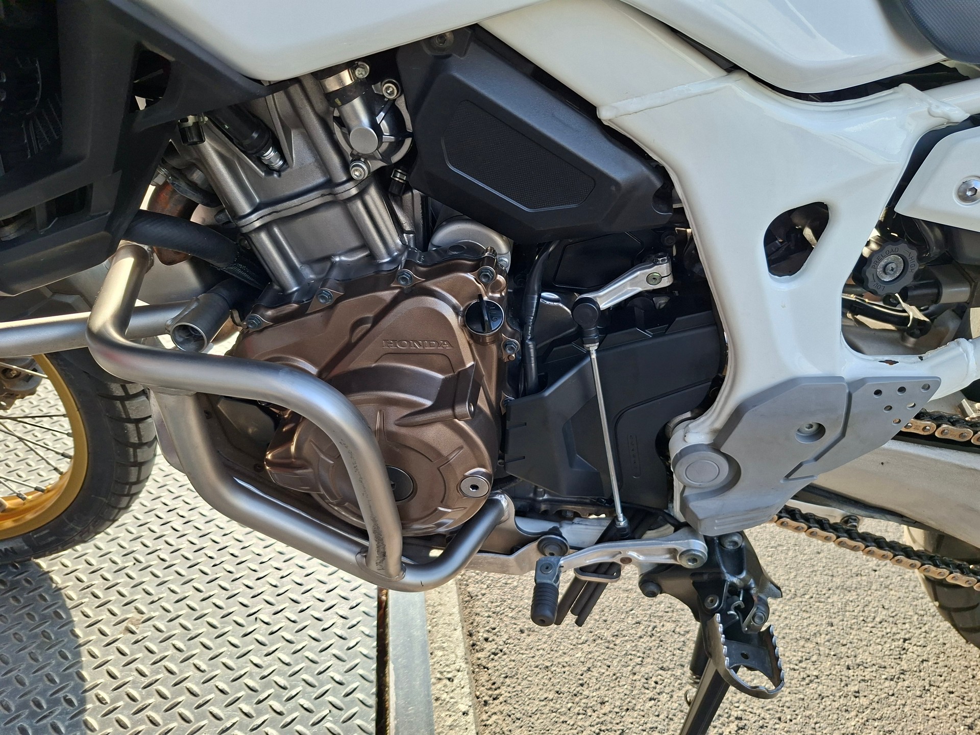 HONDA CRF 1000A Adventure Africa Twin-image-6