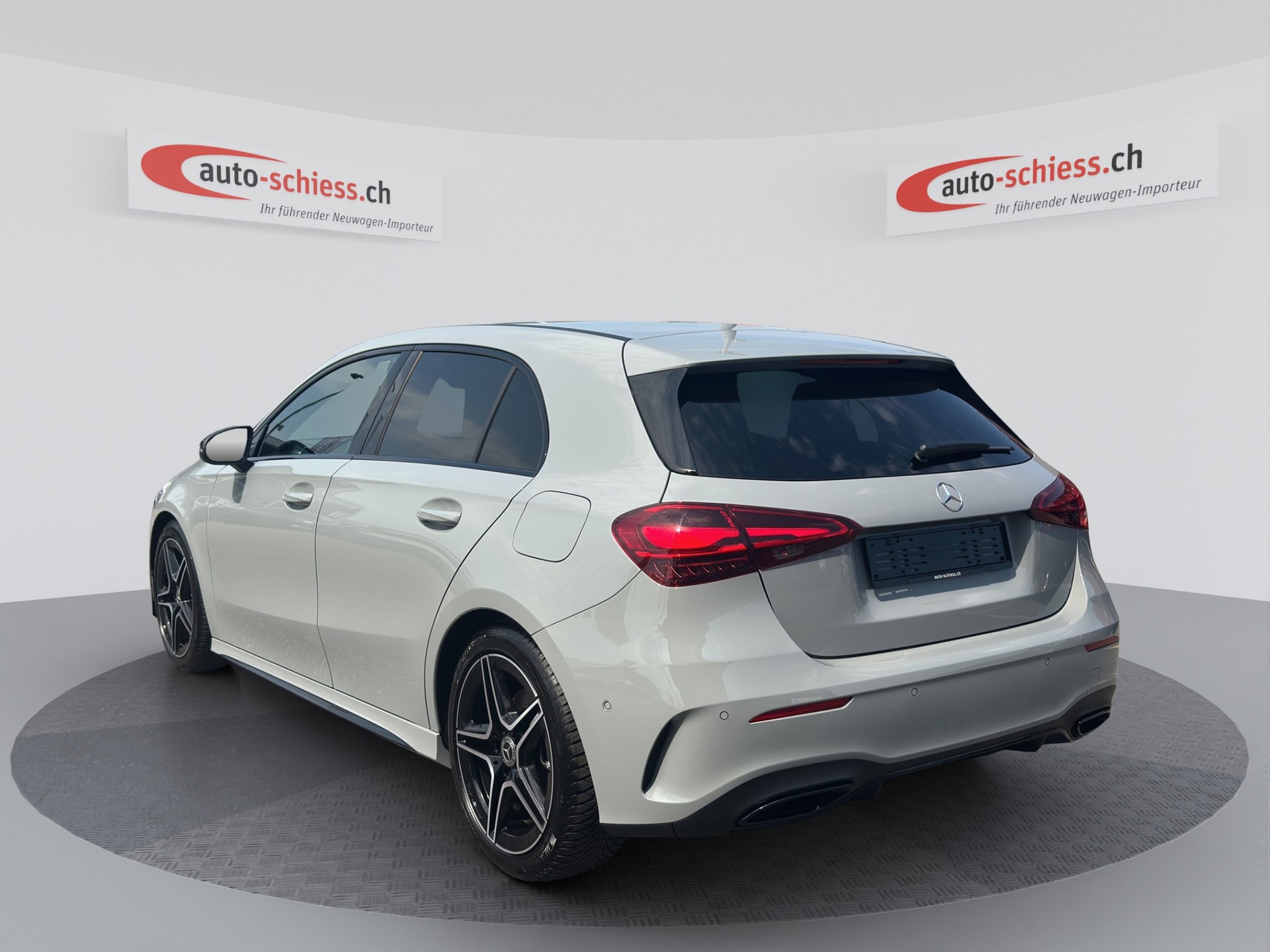 MERCEDES-BENZ A 200 7G-DCT AMG Line Night-showroom-element-2