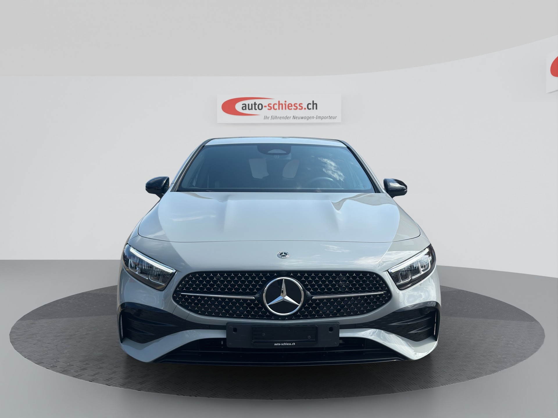 MERCEDES-BENZ A 200 7G-DCT AMG Line Night-showroom-element-1