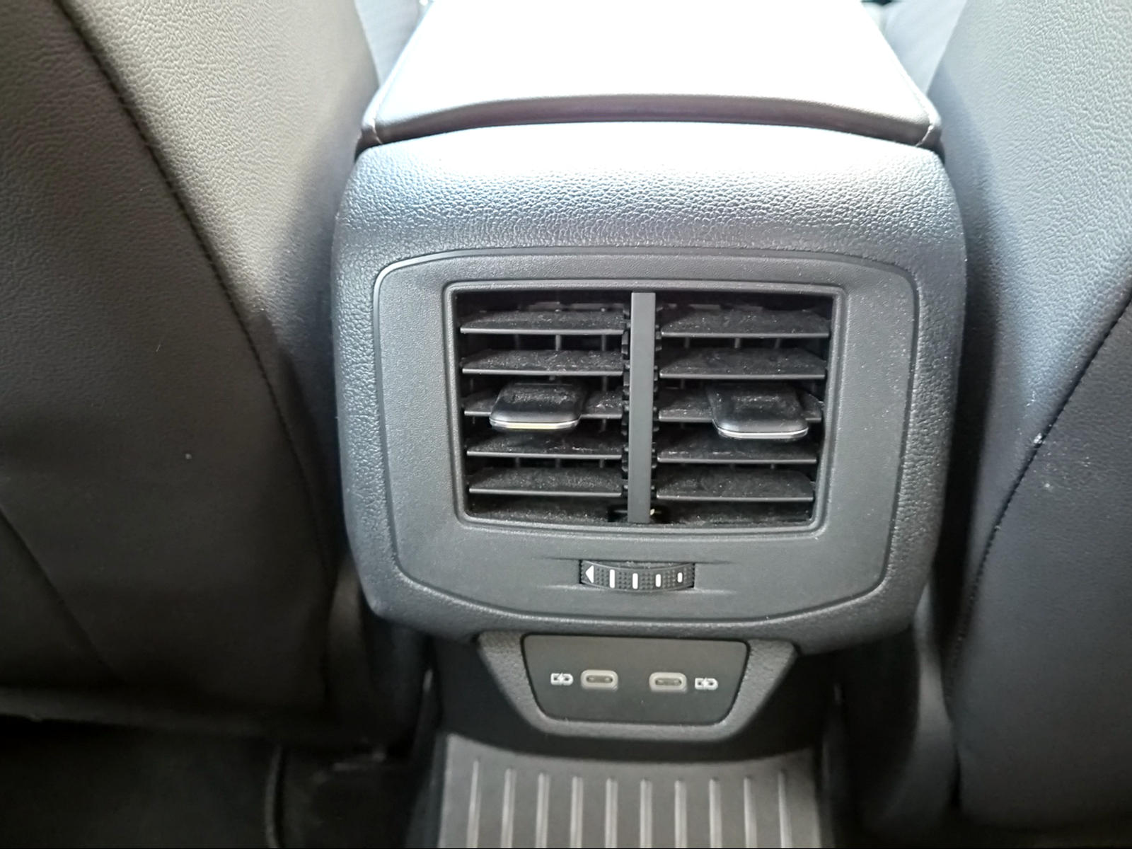 VW T-Roc 2.0 TSI R DSG 4Motion Pure Wihte uni-image-16