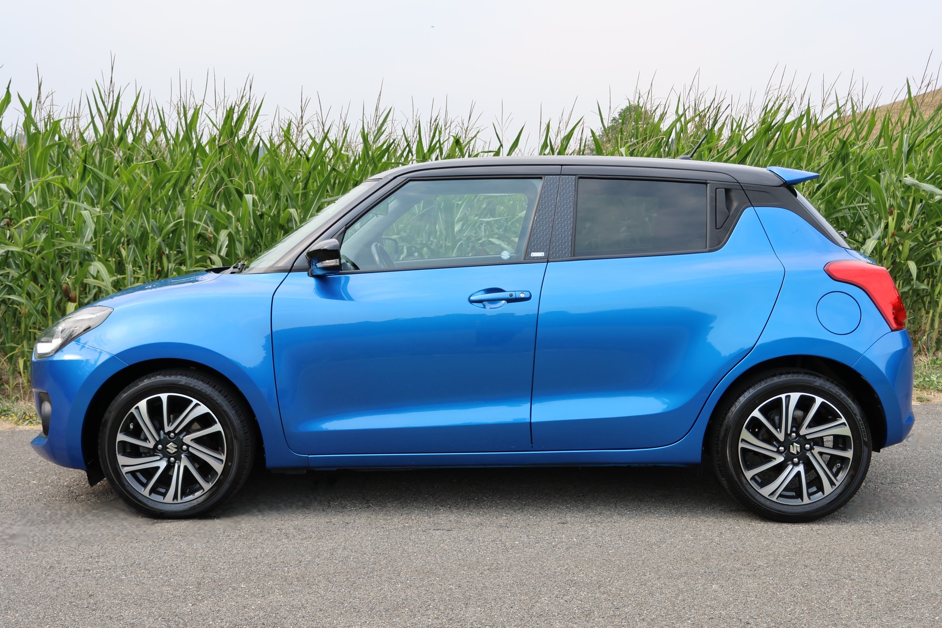 SUZUKI Swift 1.2 Generation Top Hybrid-showroom-element-1