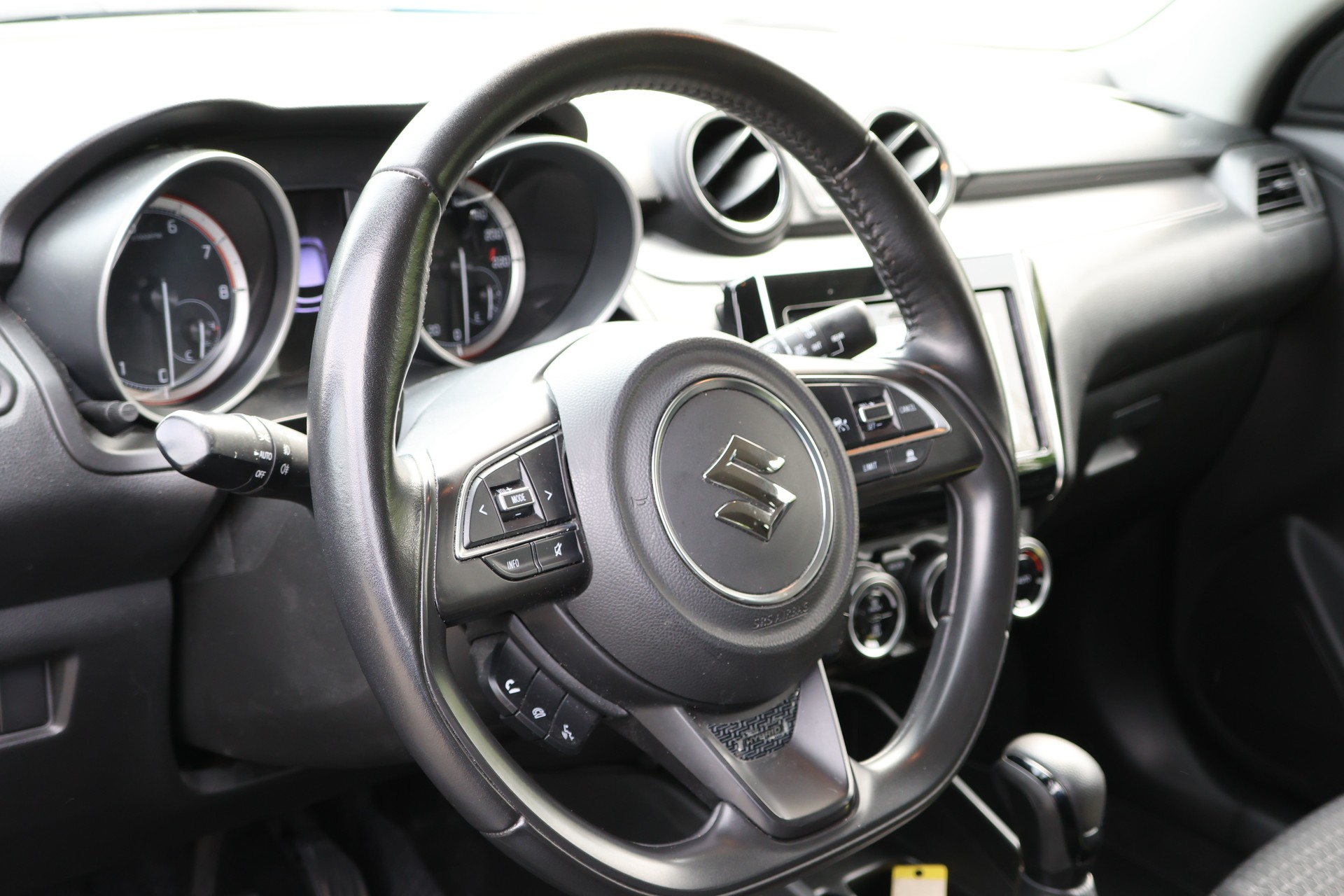 SUZUKI Swift 1.2 Generation Top Hybrid-image-4