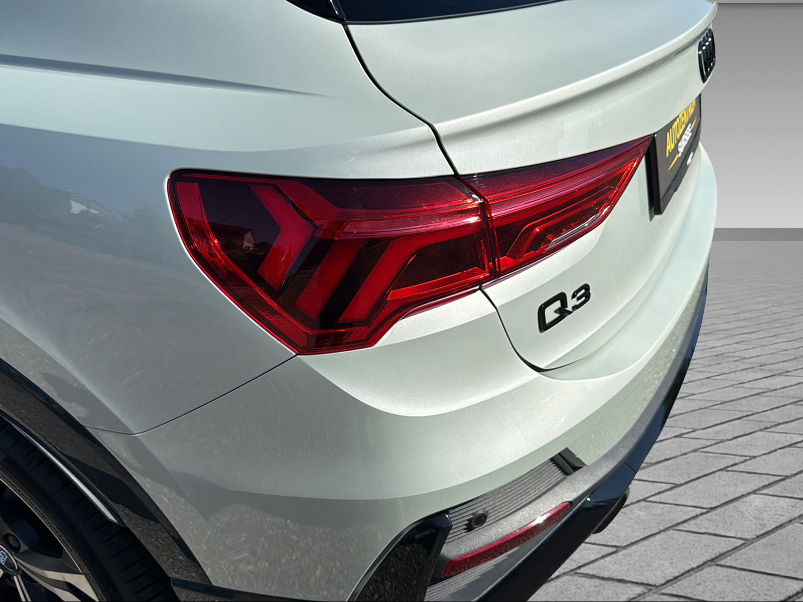 AUDI Q3 Sportback 2.0 45 TFSI S line quattro S-Tronic-image-5