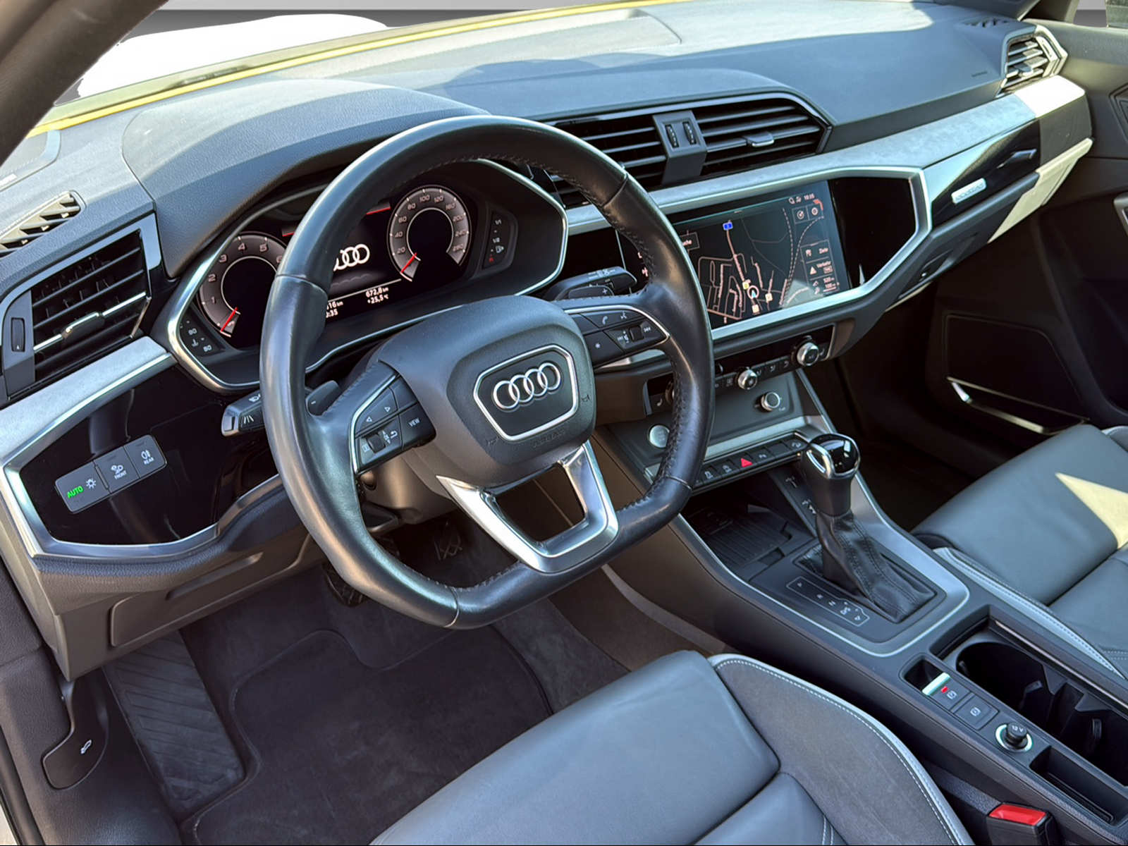 AUDI Q3 Sportback 2.0 45 TFSI S line quattro S-Tronic-image-14