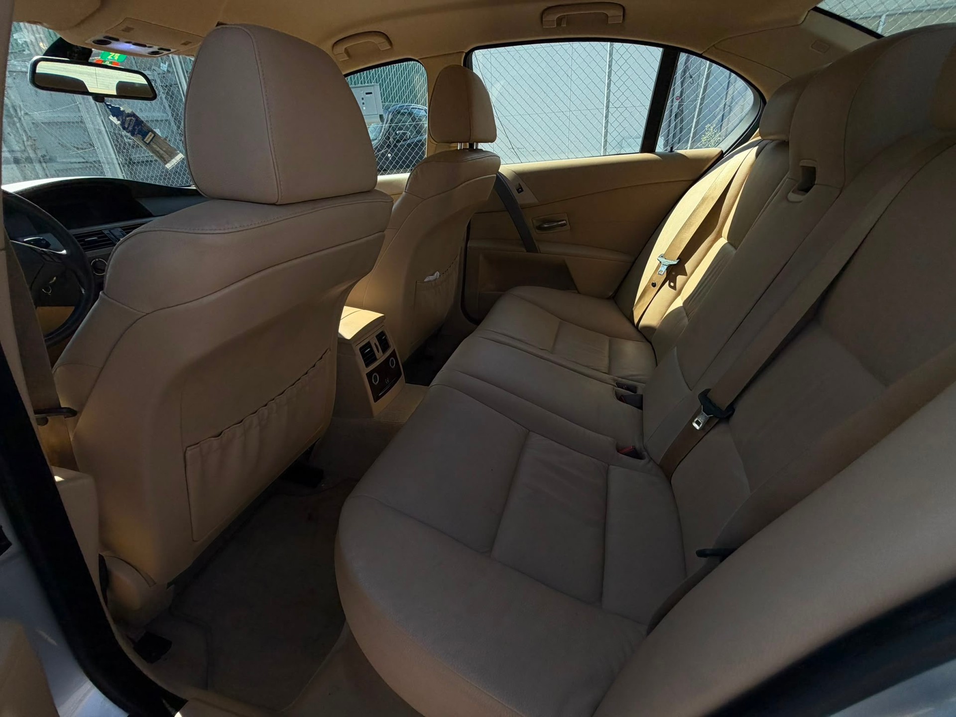 BMW 525xi-image-5