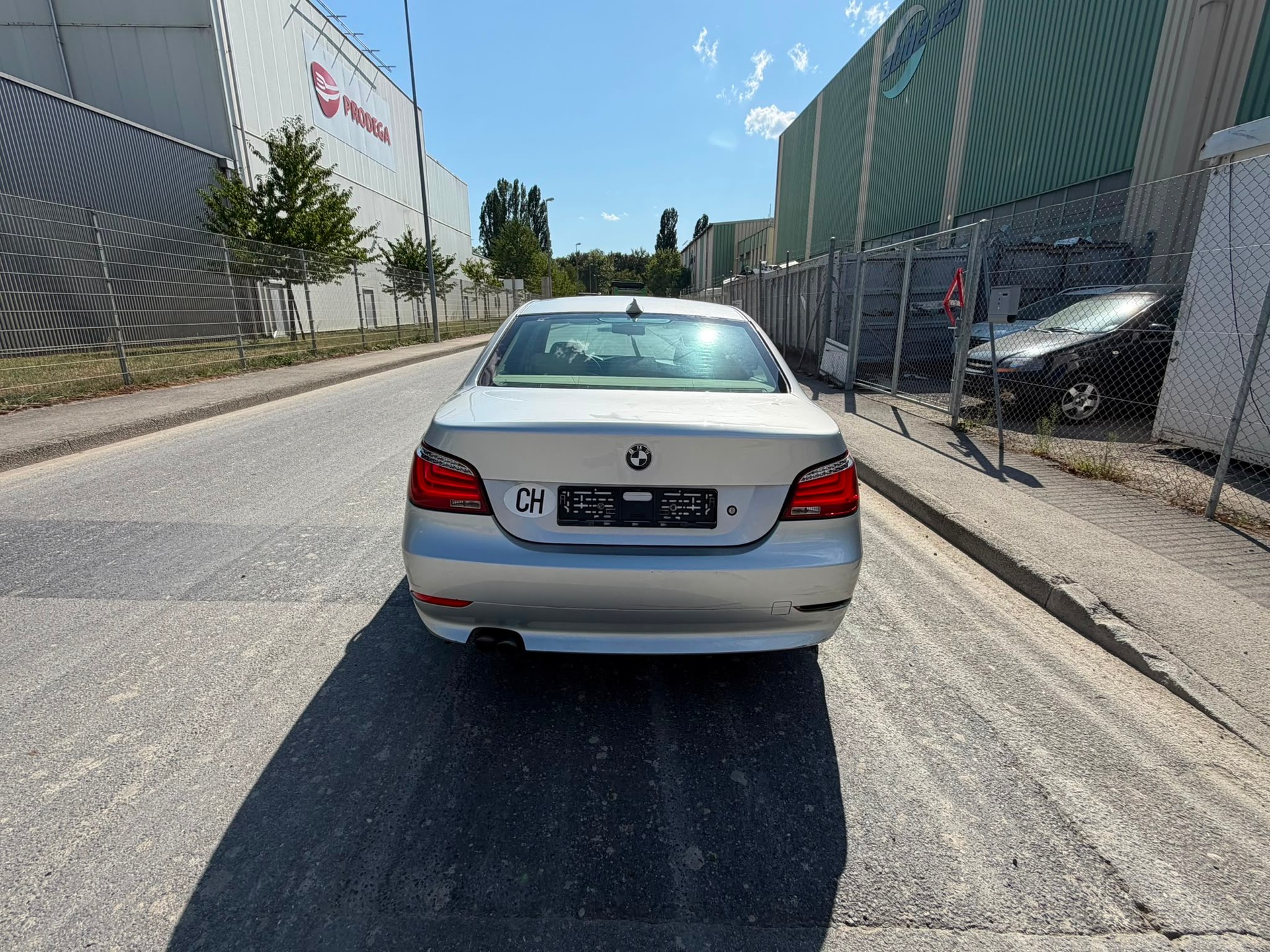 BMW 525xi-image-7