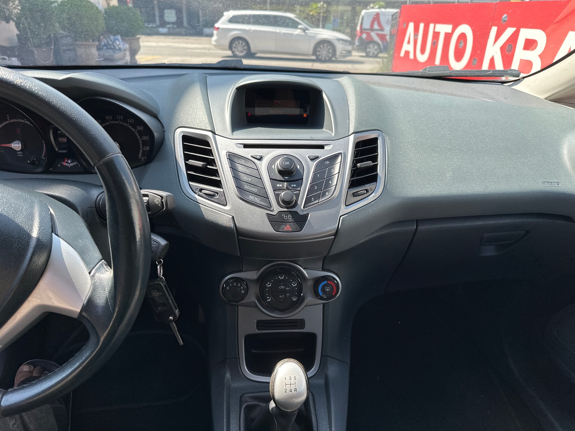 FORD Fiesta 1.25 16V Titanium-image-8