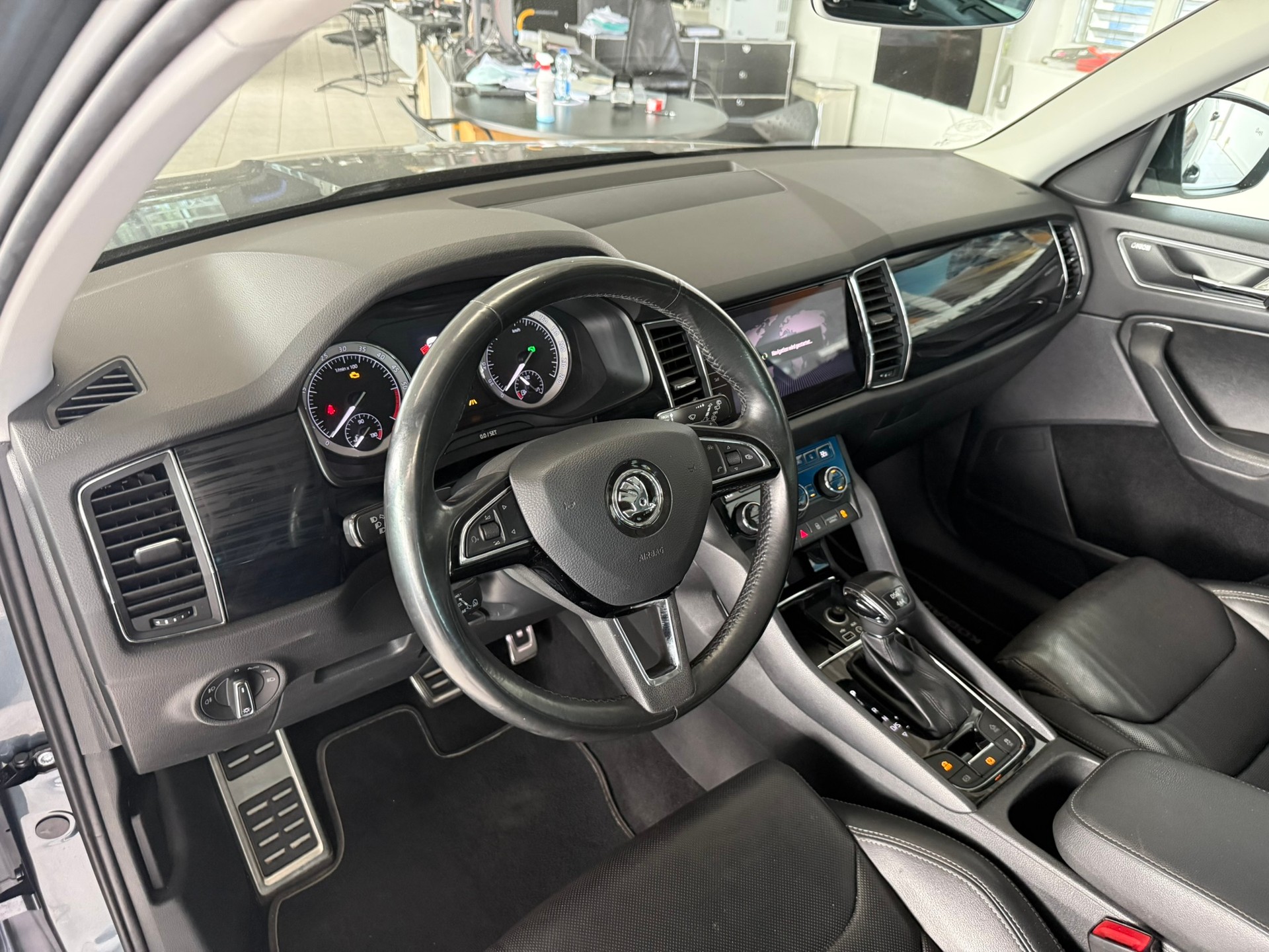 SKODA Kodiaq 2.0 TDI CR Style 4x4 DSG, 7-Sitzer, 8-fach bereift-image-11