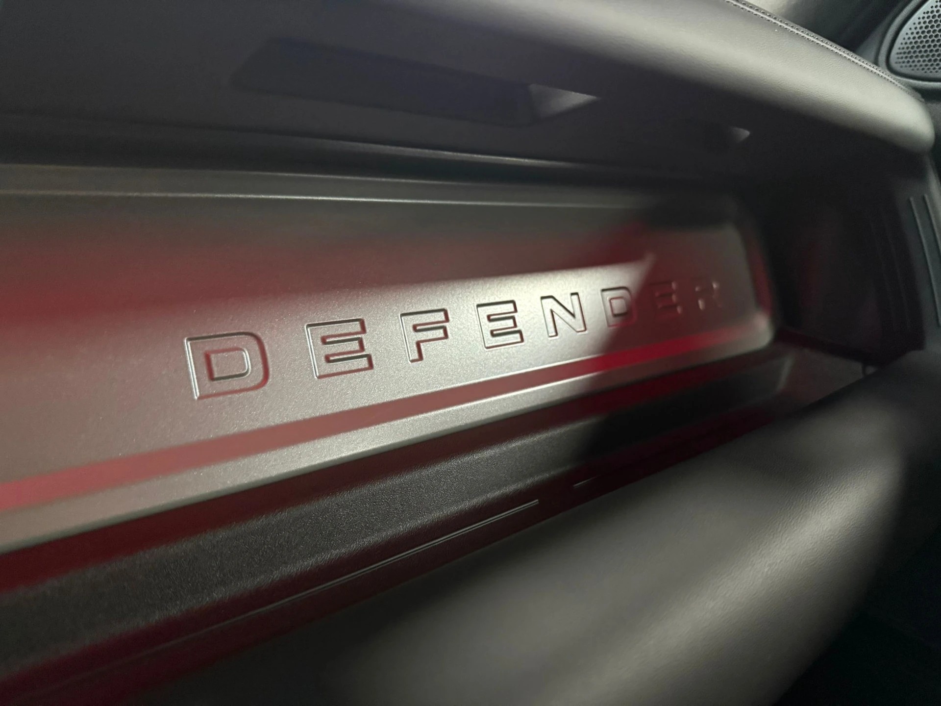 LAND ROVER Defender 110 635 V8 4.4 Octa AT8-image-23