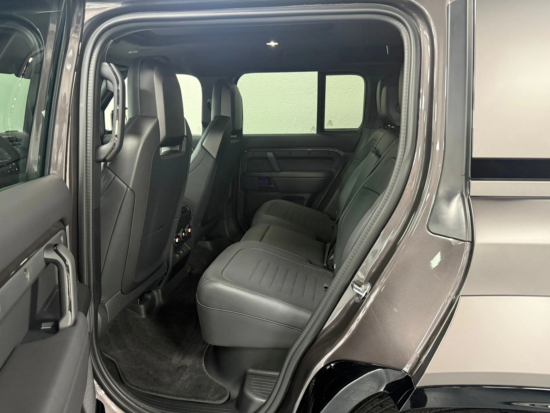 LAND ROVER Defender 110 635 V8 4.4 Octa AT8-image-10