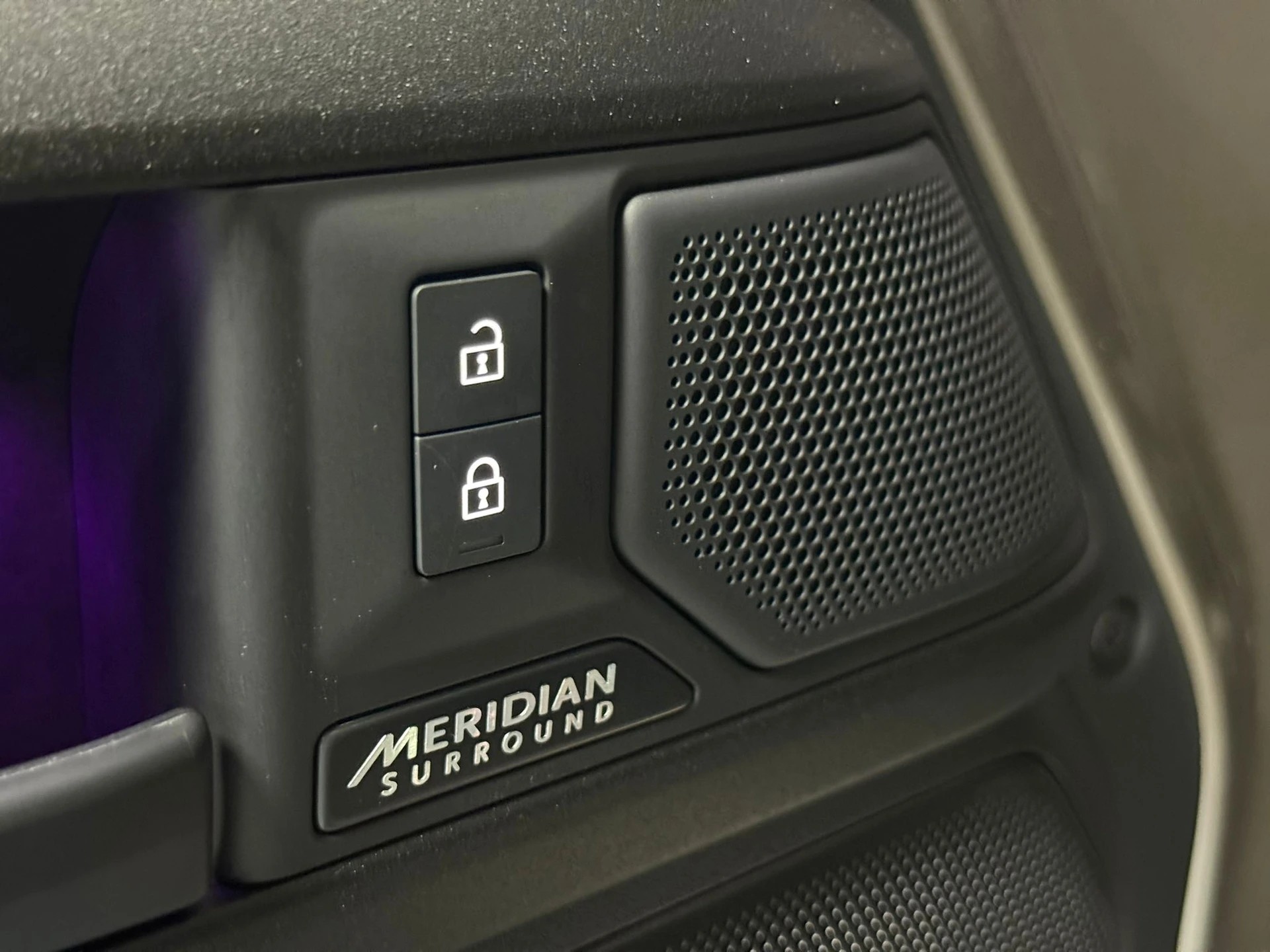 LAND ROVER Defender 110 635 V8 4.4 Octa AT8-image-12