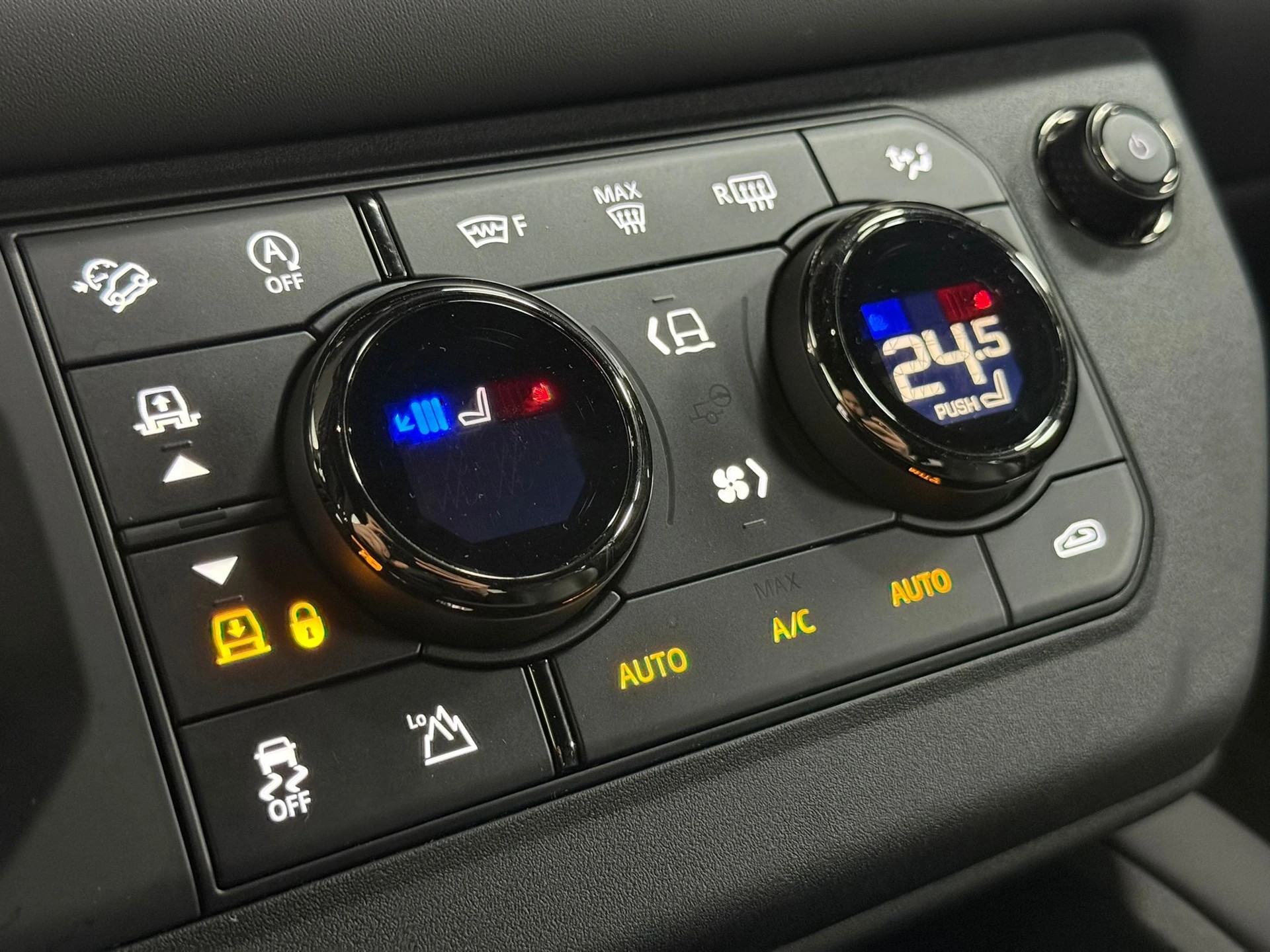 LAND ROVER Defender 110 635 V8 4.4 Octa AT8-image-21