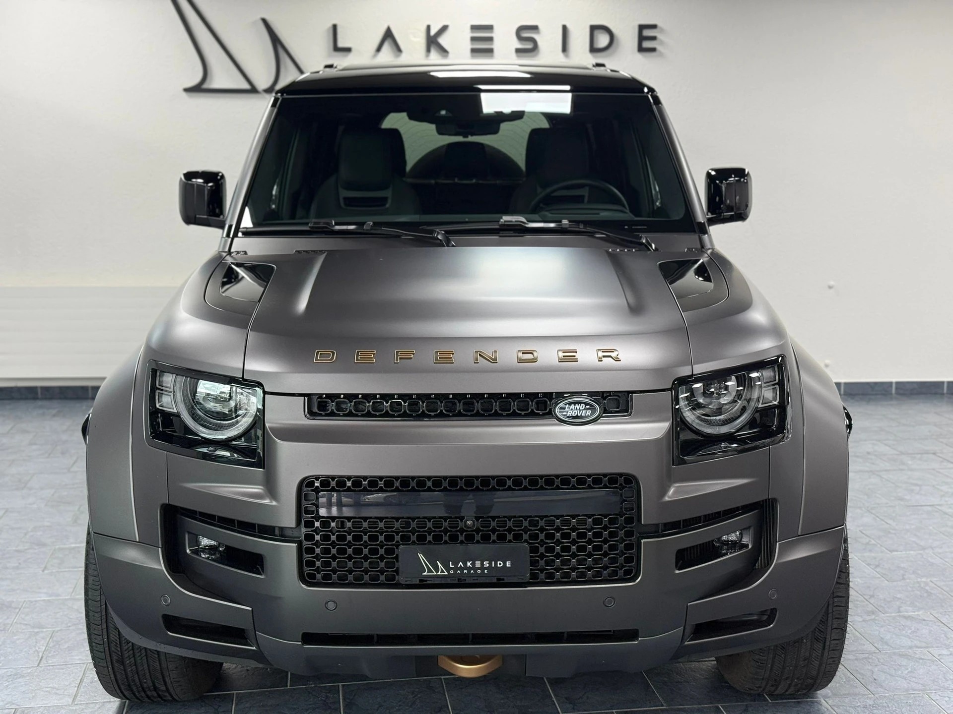 LAND ROVER Defender 110 635 V8 4.4 Octa AT8-showroom-element-1