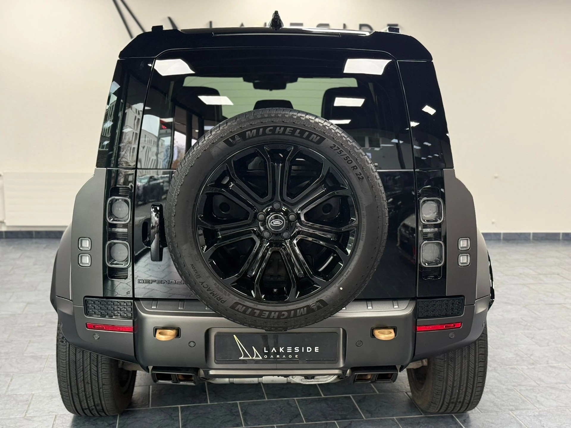 LAND ROVER Defender 110 635 V8 4.4 Octa AT8-image-4