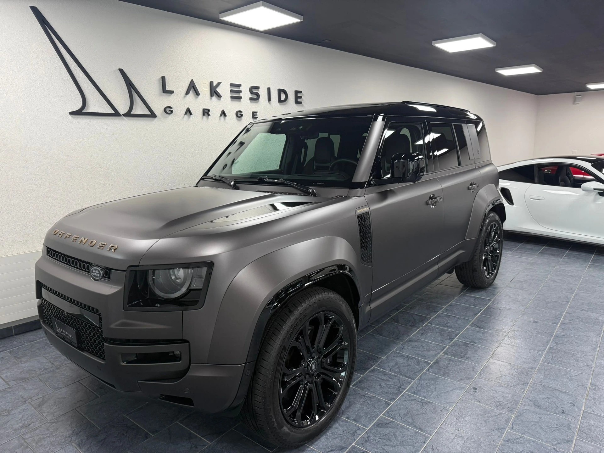 LAND ROVER Defender 110 635 V8 4.4 Octa AT8