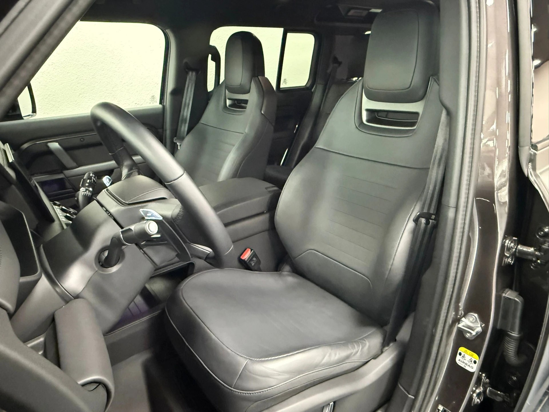LAND ROVER Defender 110 635 V8 4.4 Octa AT8-image-14