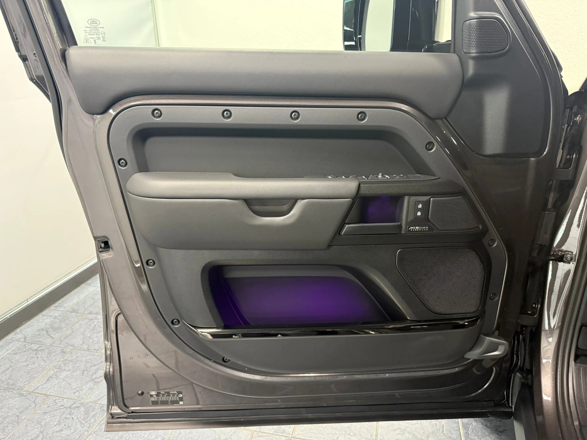 LAND ROVER Defender 110 635 V8 4.4 Octa AT8-image-11