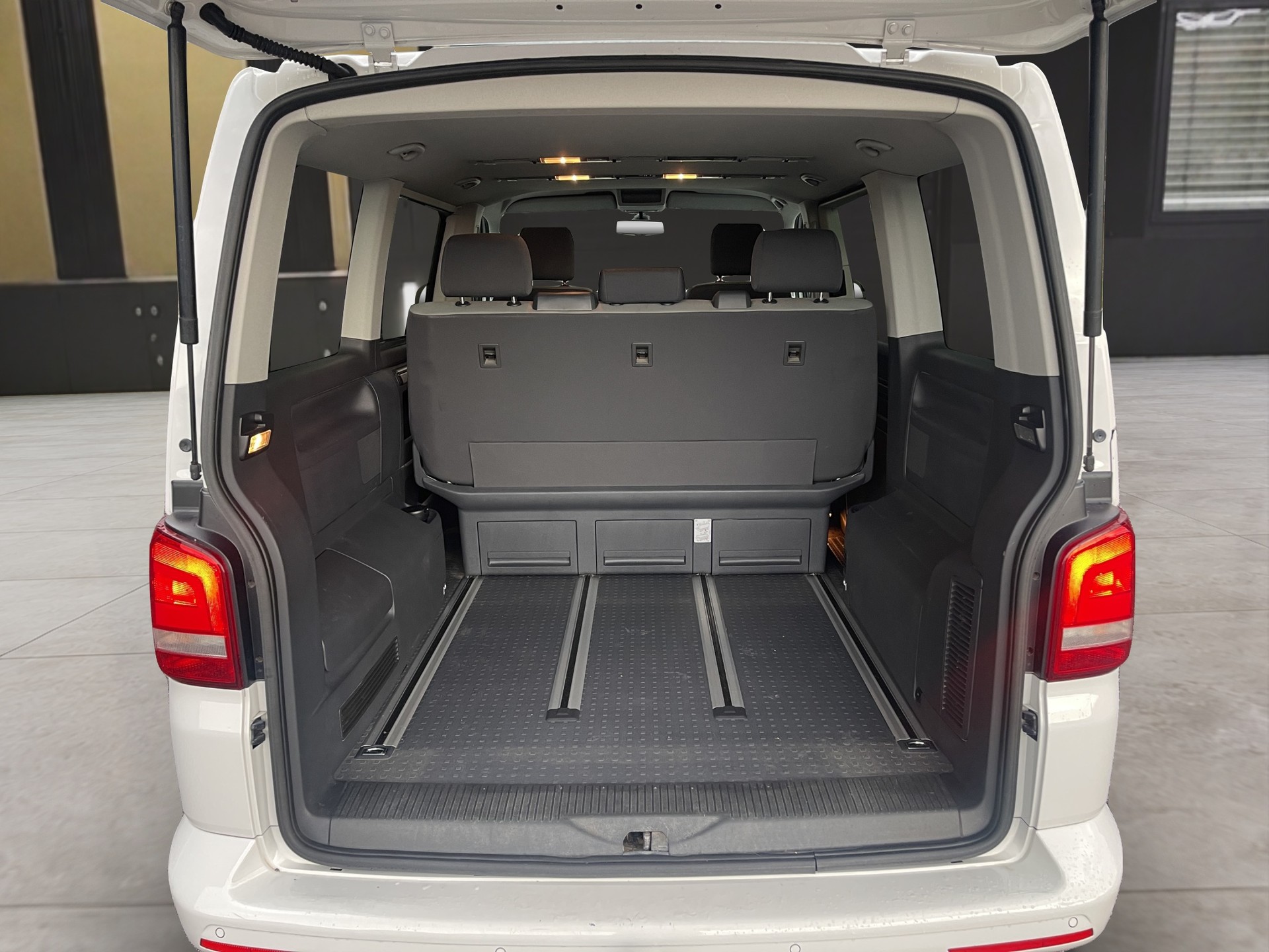 VW T5 Multivan 2.0 TDI CR Startline JOY-image-13