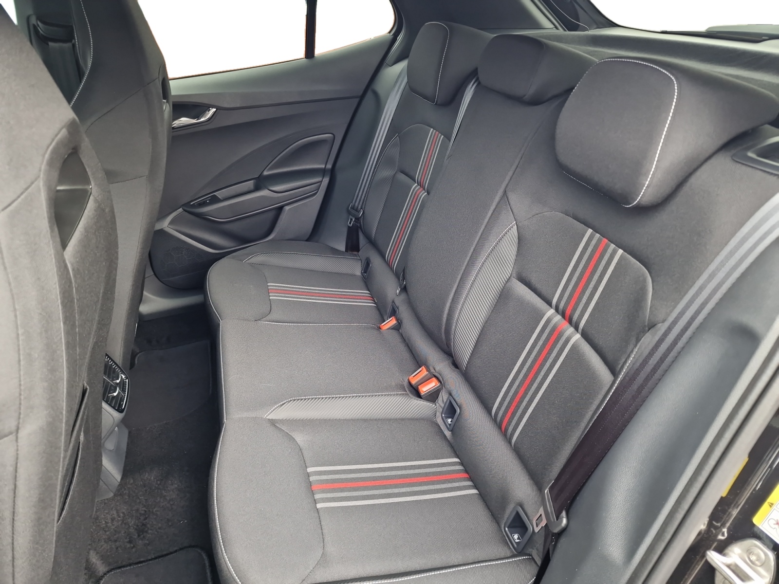 SKODA Fabia 1.5 TSI DSG 130 Years Edition-image-17