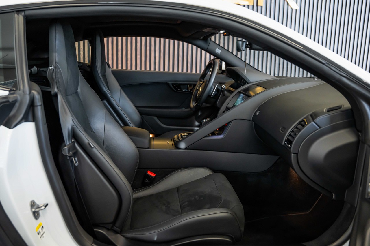 JAGUAR F-Type Coupé 2.0 I4 R-Dynamic Automatik-image-14