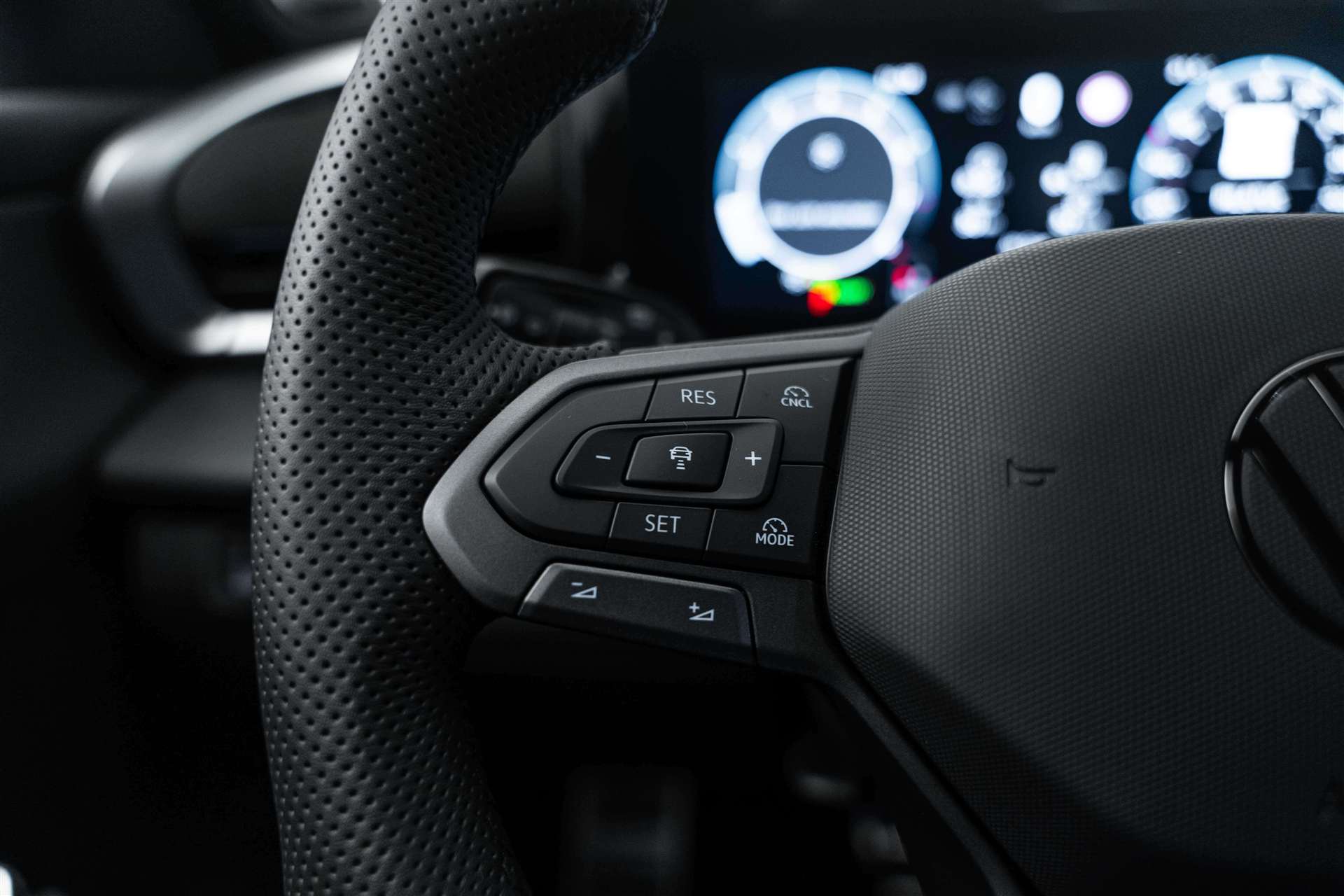 VW T-Roc 1.5 eTSi mHEV R-Line DSG-Automat-image-15