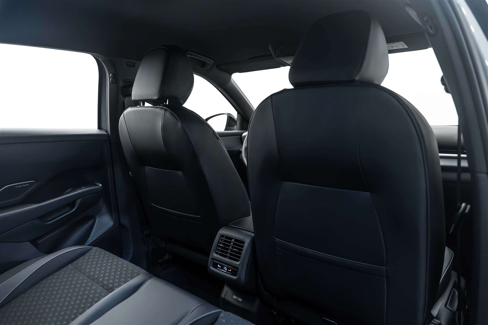 VW T-Roc 1.5 eTSi mHEV R-Line DSG-Automat-image-13