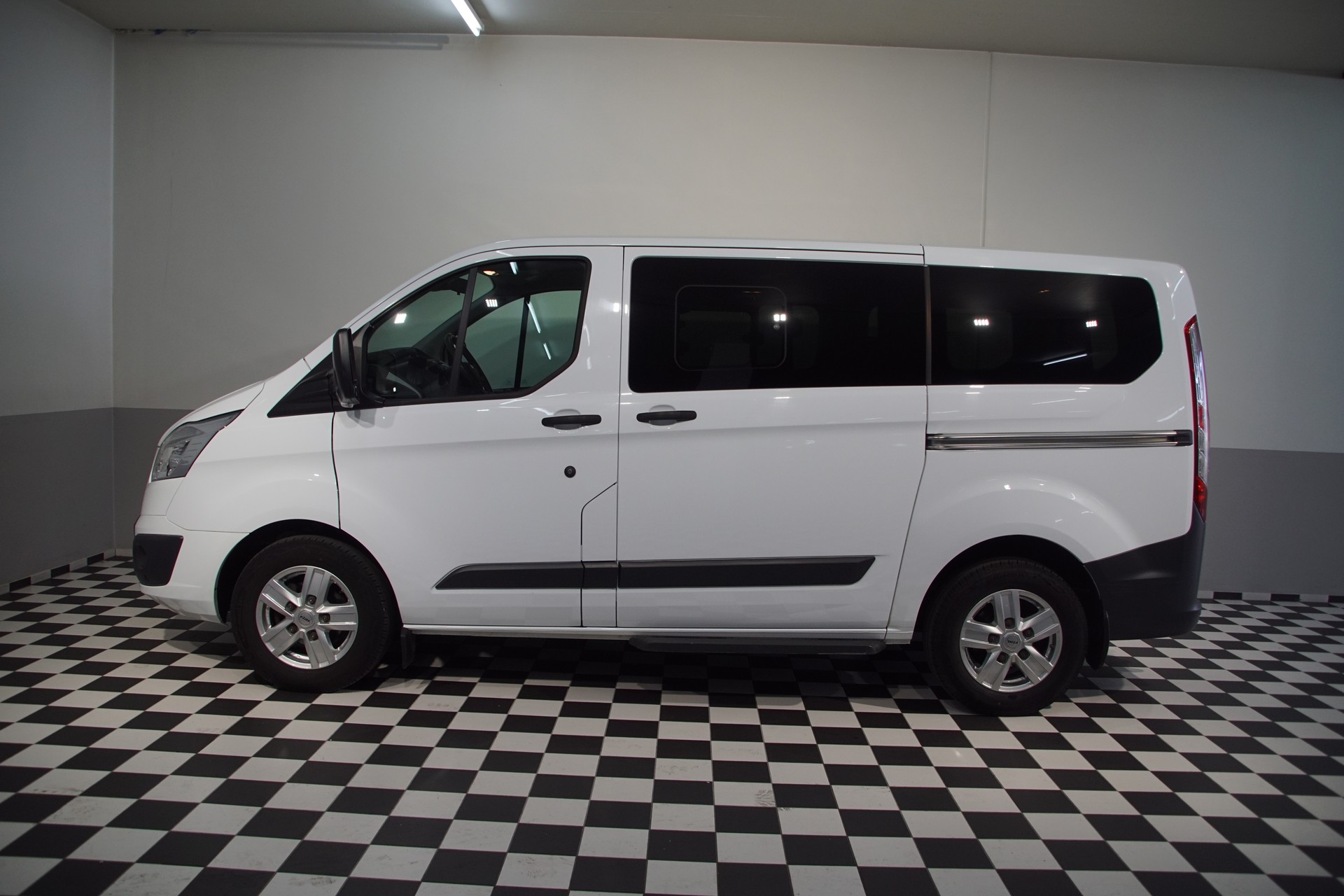 FORD Tourneo Custom 310 L1H1 Trend 8-Plätze -AHK--image-10